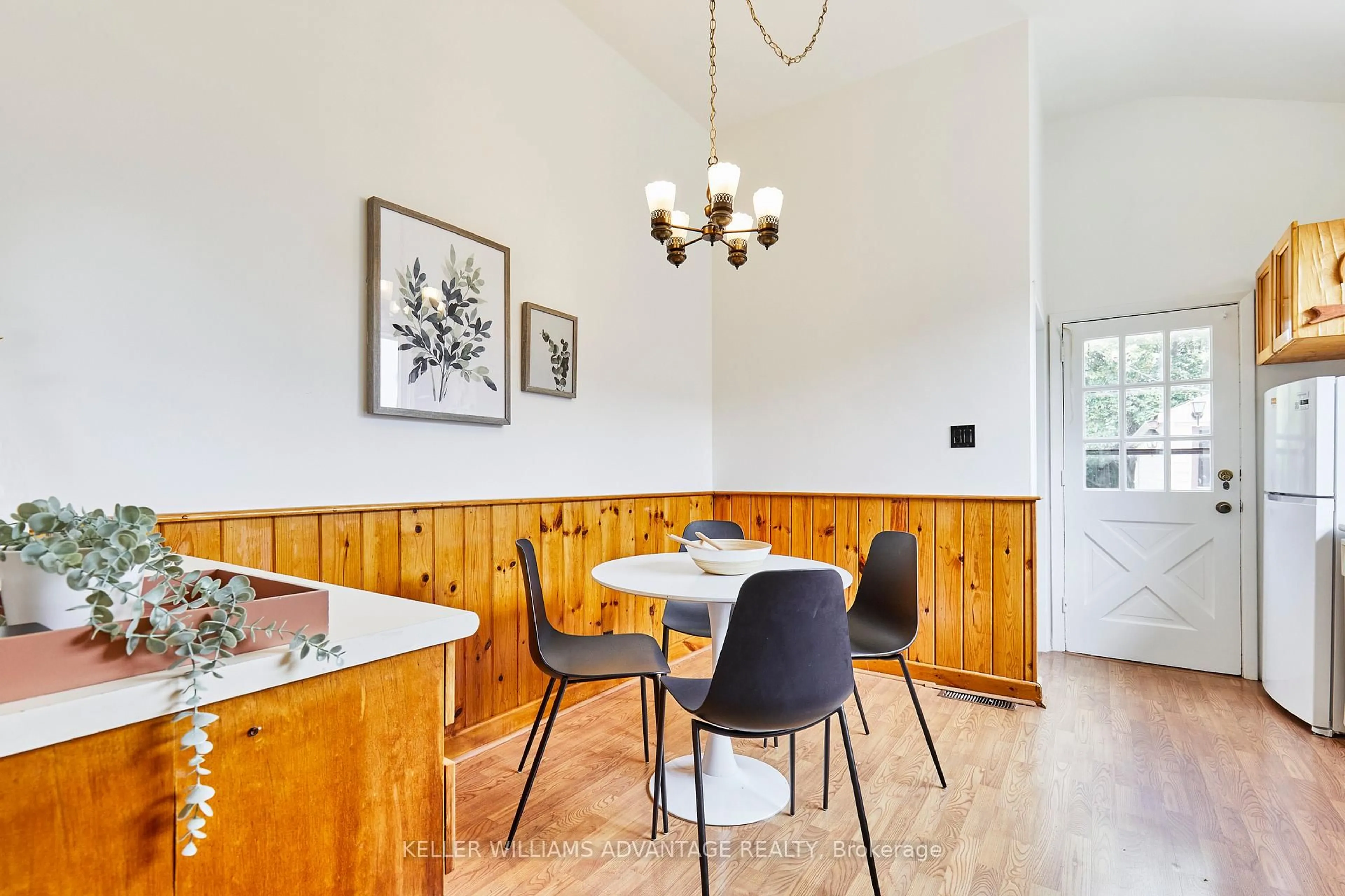 Dining room, wood/laminate floor for 25 Farmbrook Rd, Toronto Ontario M1J 2S3