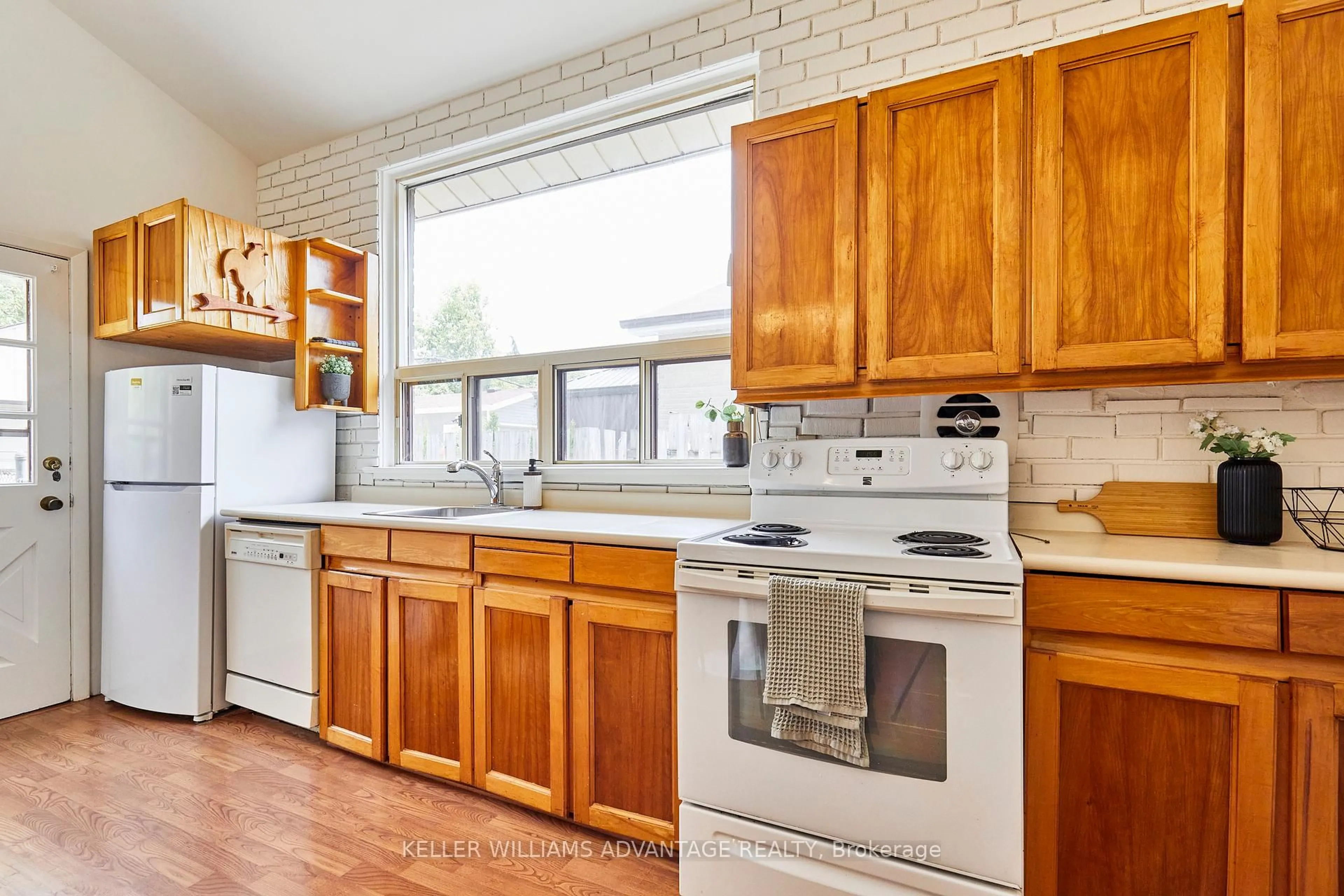 Standard kitchen, unknown for 25 Farmbrook Rd, Toronto Ontario M1J 2S3