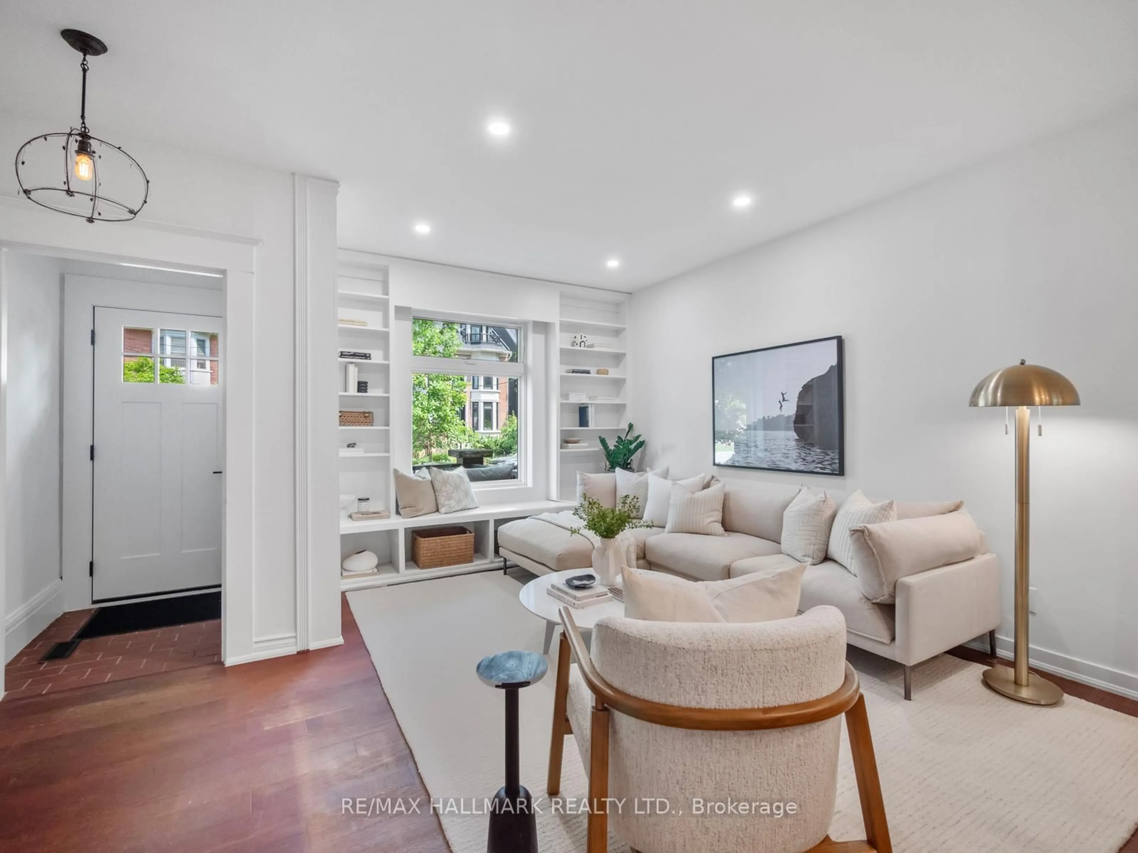 Living room with furniture, unknown for 275 Withrow Ave, Toronto Ontario M4J 1B6