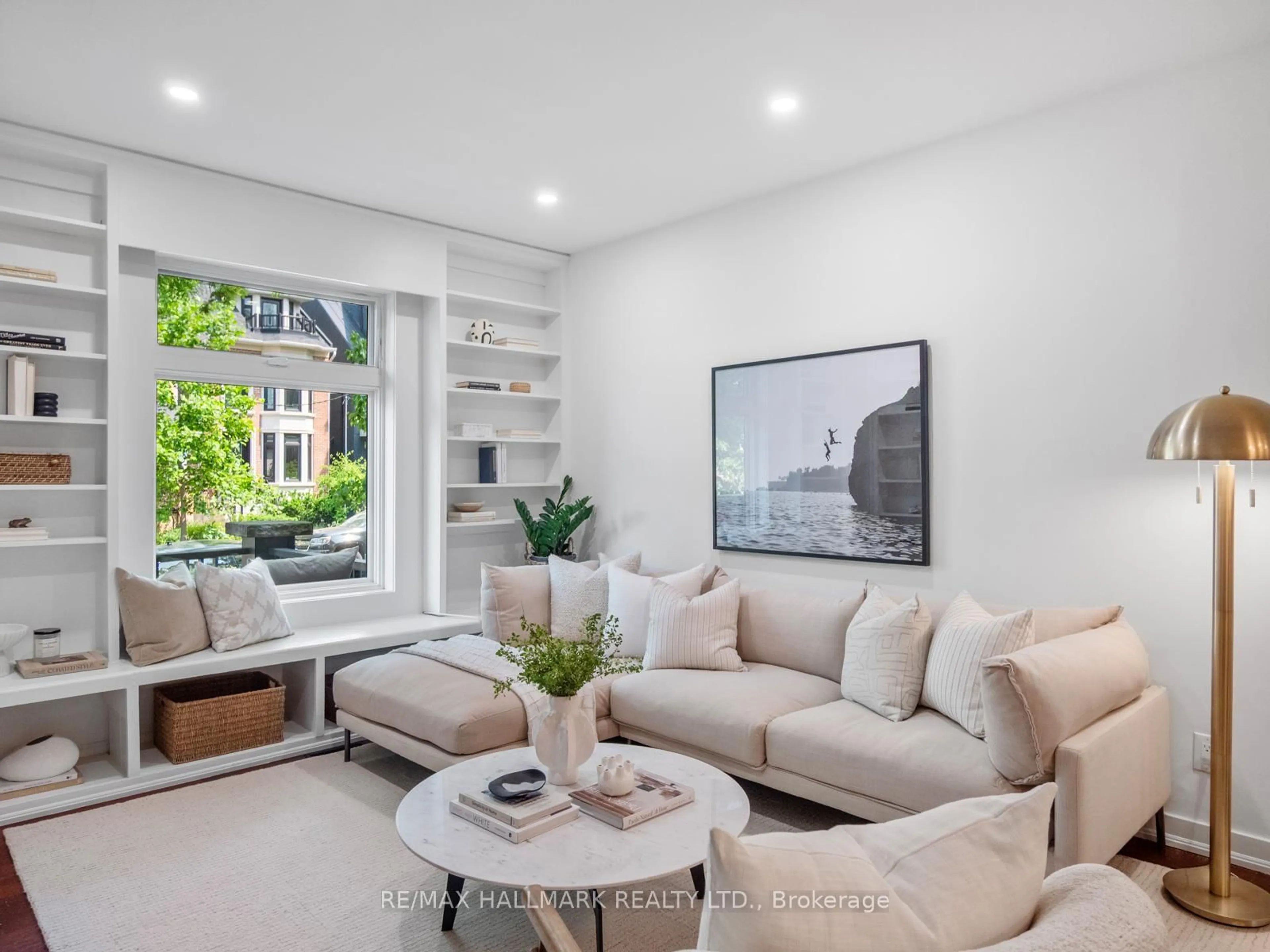 Living room with furniture, unknown for 275 Withrow Ave, Toronto Ontario M4J 1B6