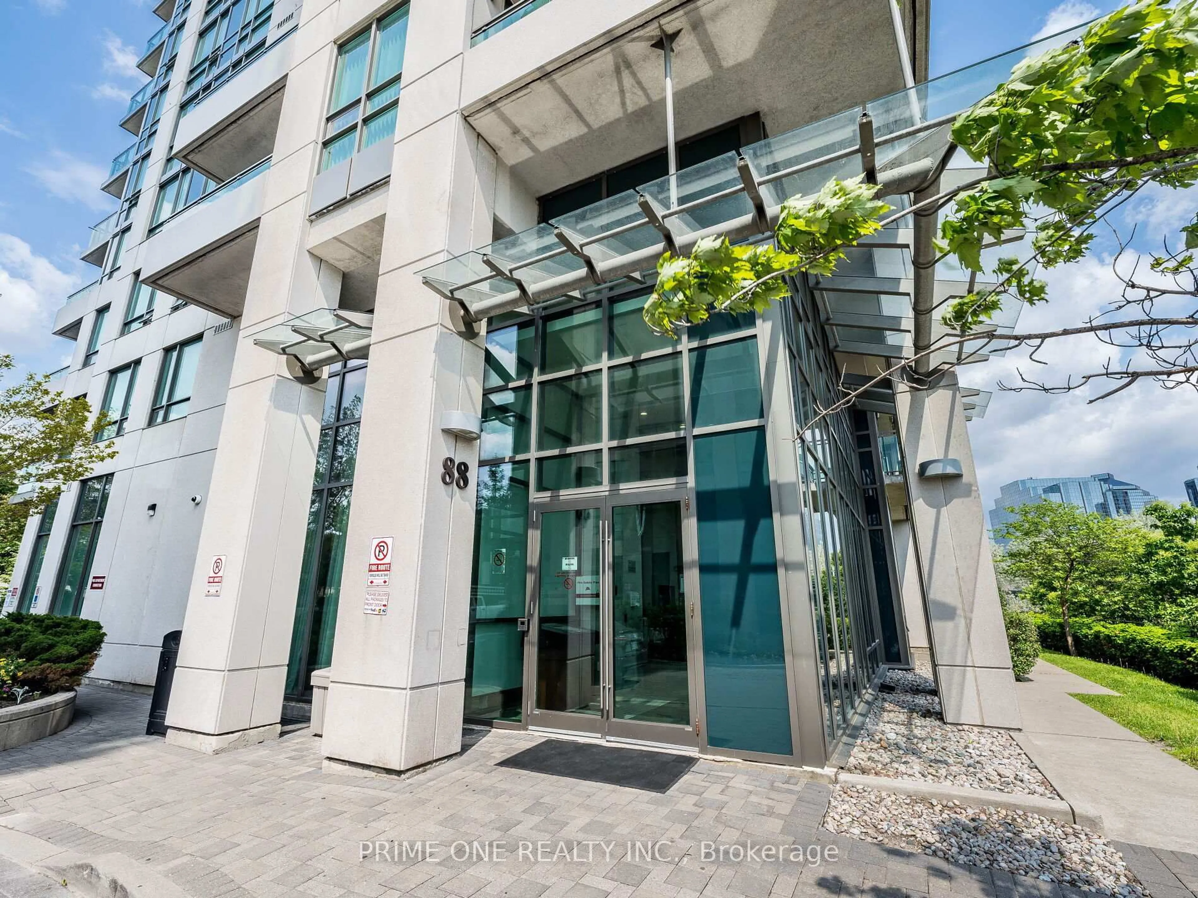 Indoor foyer for 88 Grangeway Ave #2902, Toronto Ontario M1H 0A2