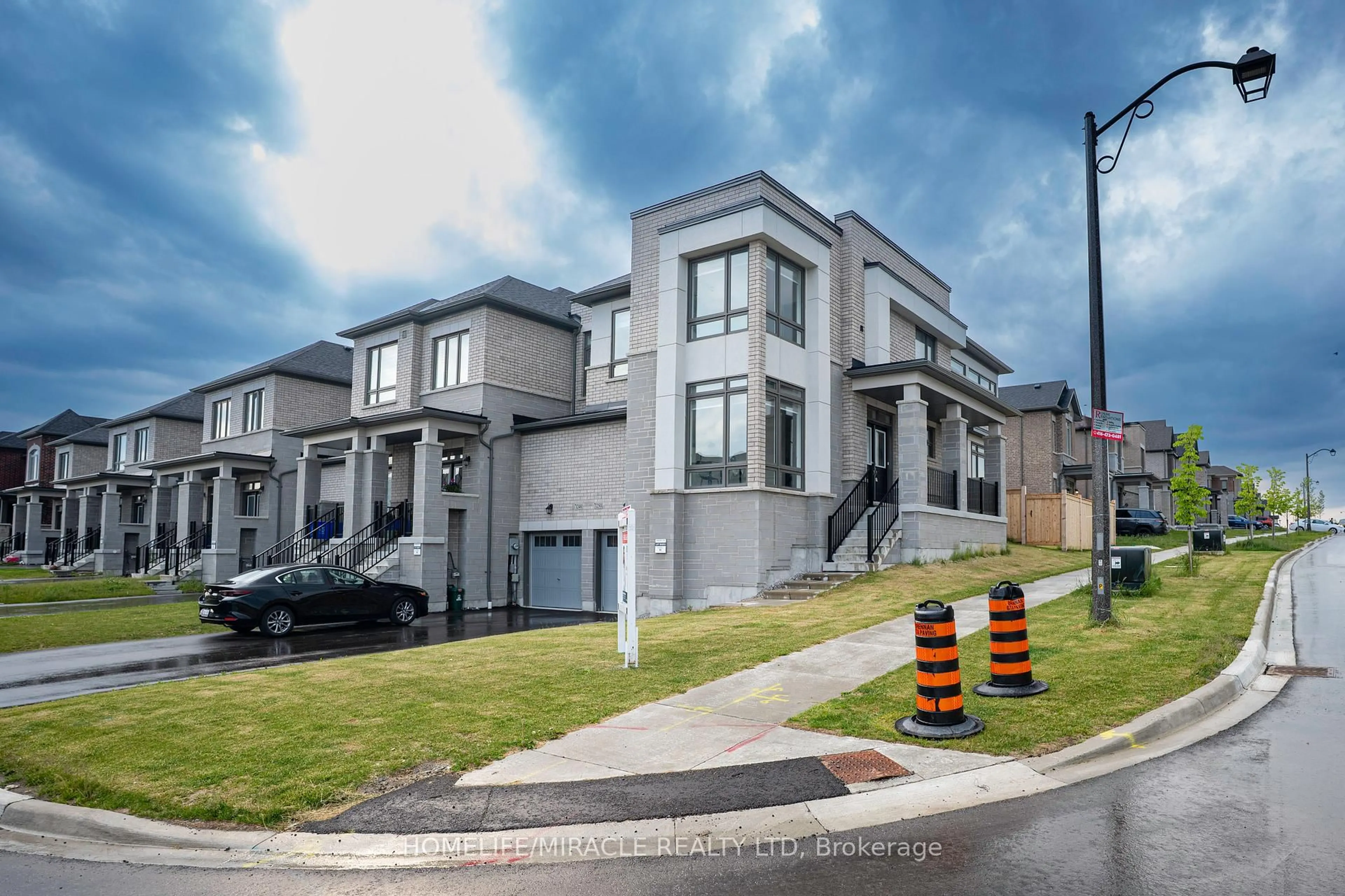Unknown for 1250 Rexton Dr, Oshawa Ontario L1H 8L7