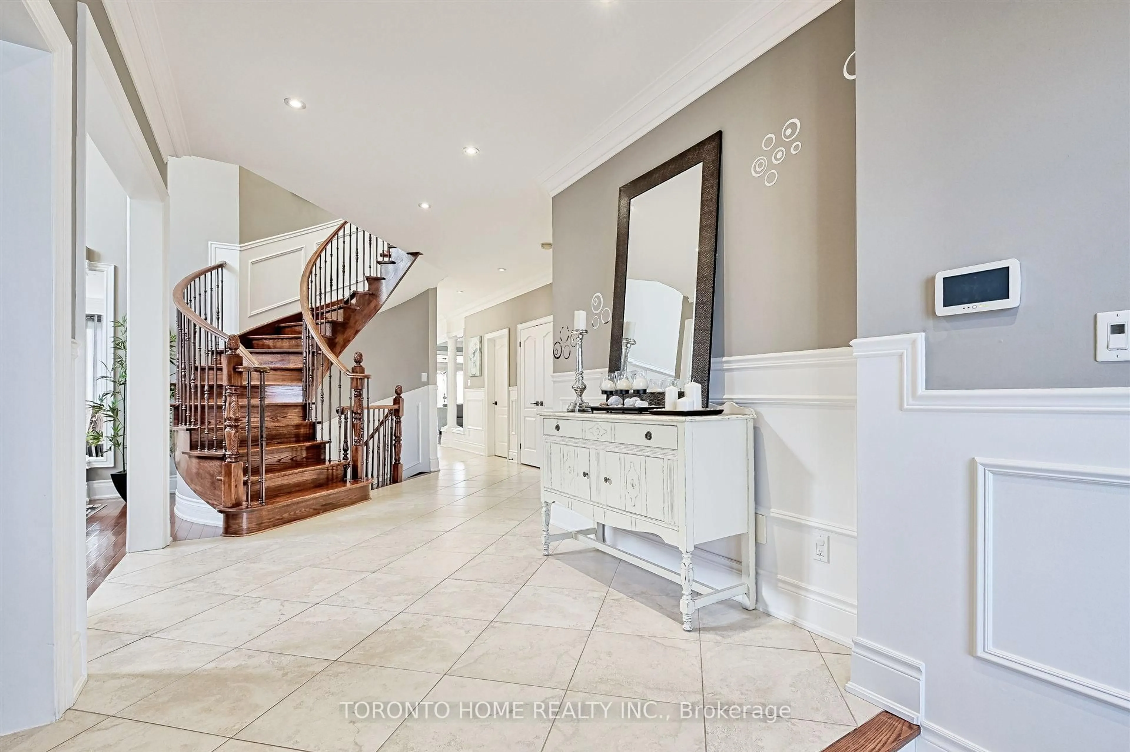 Indoor foyer for 1799 Grayabbey Crt, Pickering Ontario L1V 7G2