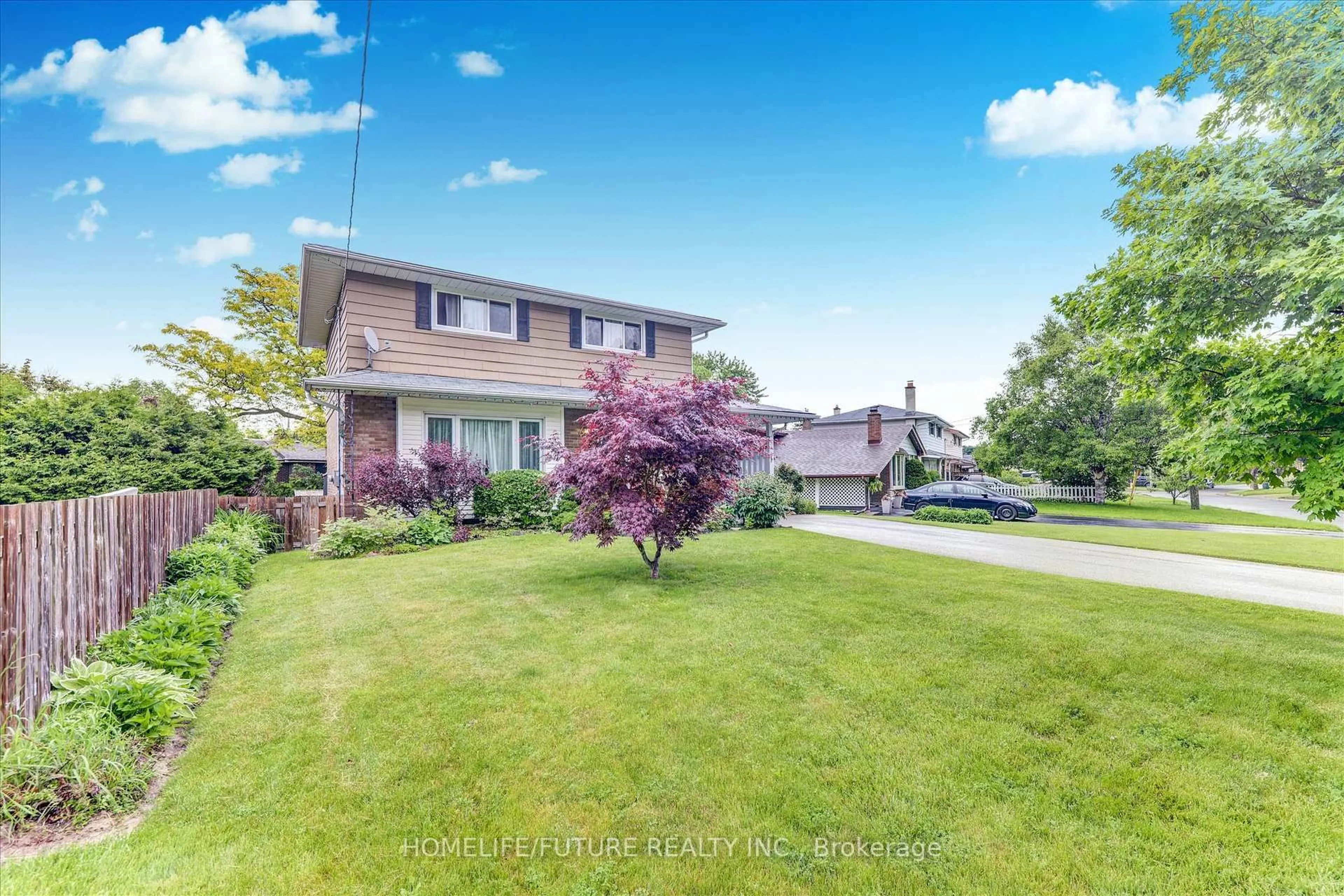 A pic from outside/outdoor area/front of a property/back of a property/a pic from drone, street for 515 Harwood Dr, Oshawa Ontario L1G 2V2