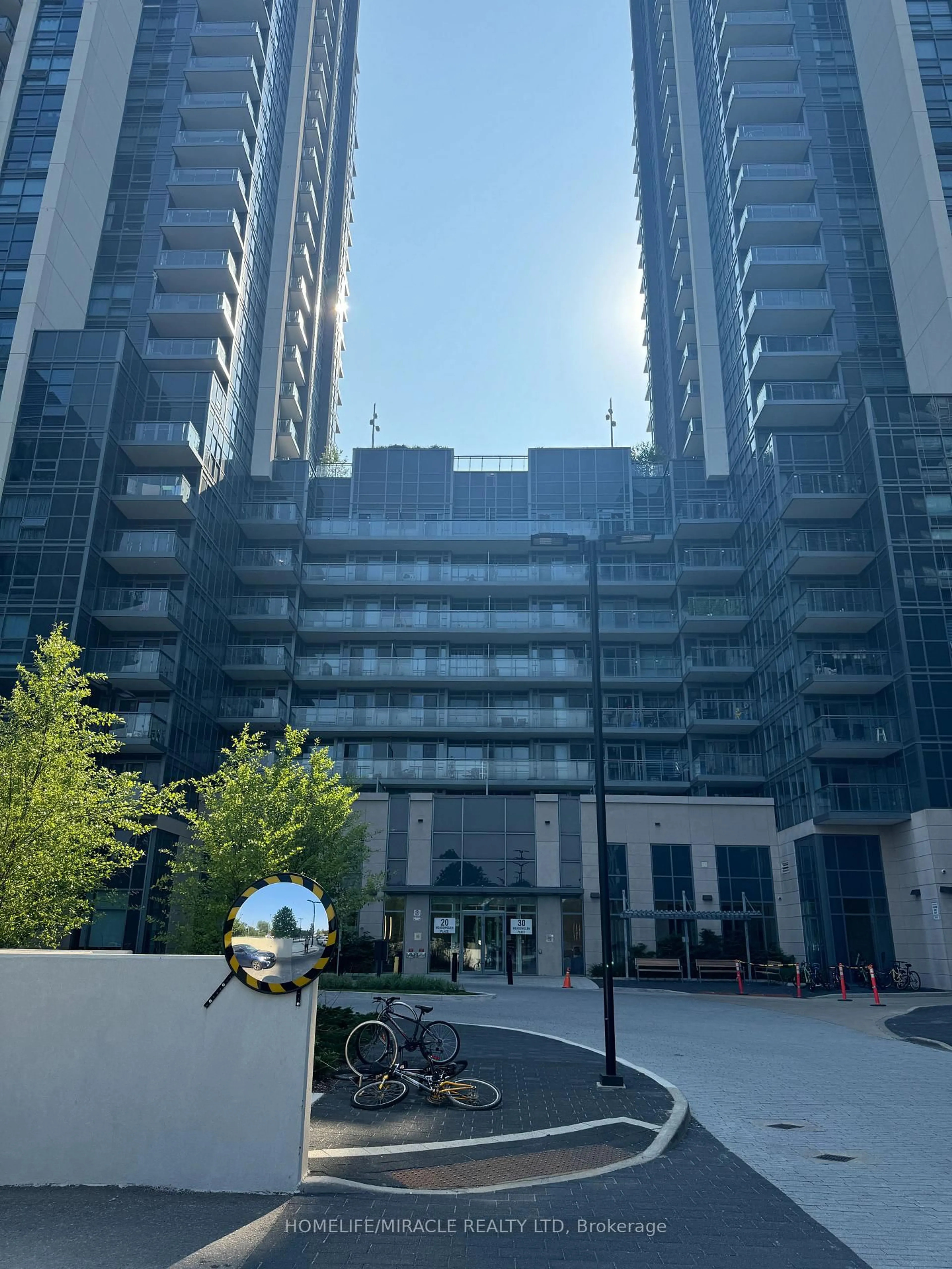 Indoor foyer for 20 Meadowglen Pl #1610, Toronto Ontario M1G 0A9