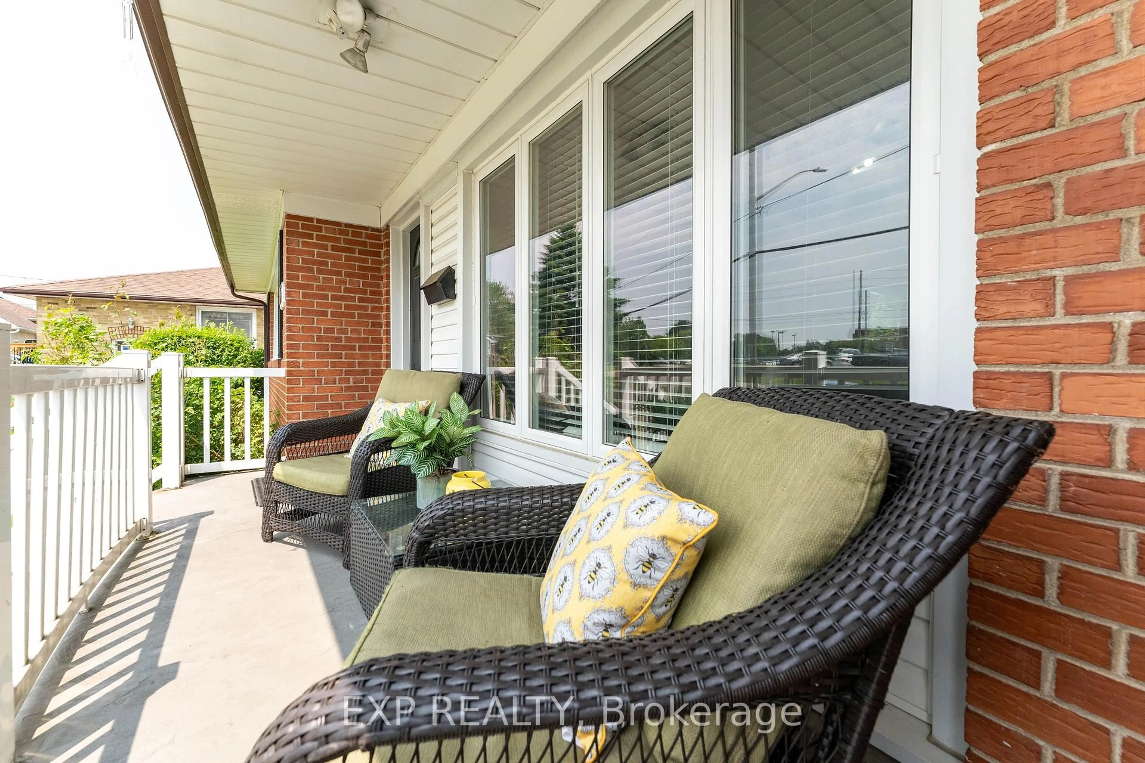 Patio, street for 1195 Wecker Dr, Oshawa Ontario L1J 3N9