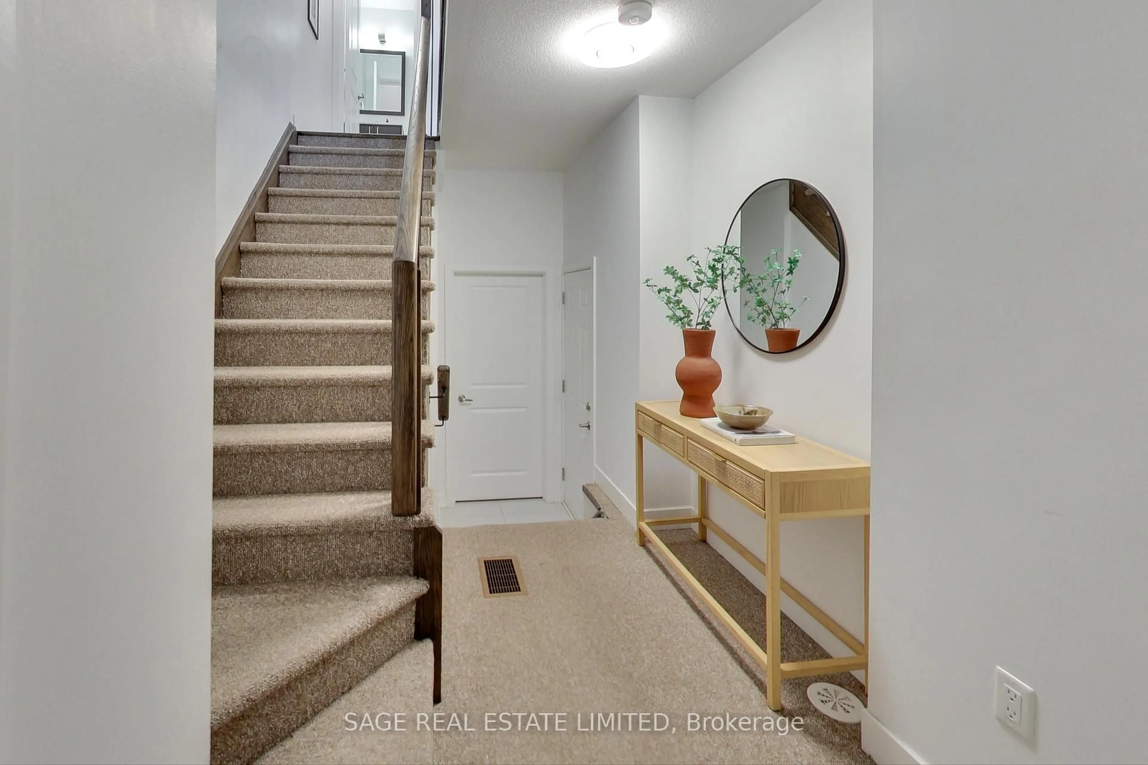 Indoor entryway for 39 Pallock Hill Way, Whitby Ontario L1R 0N5