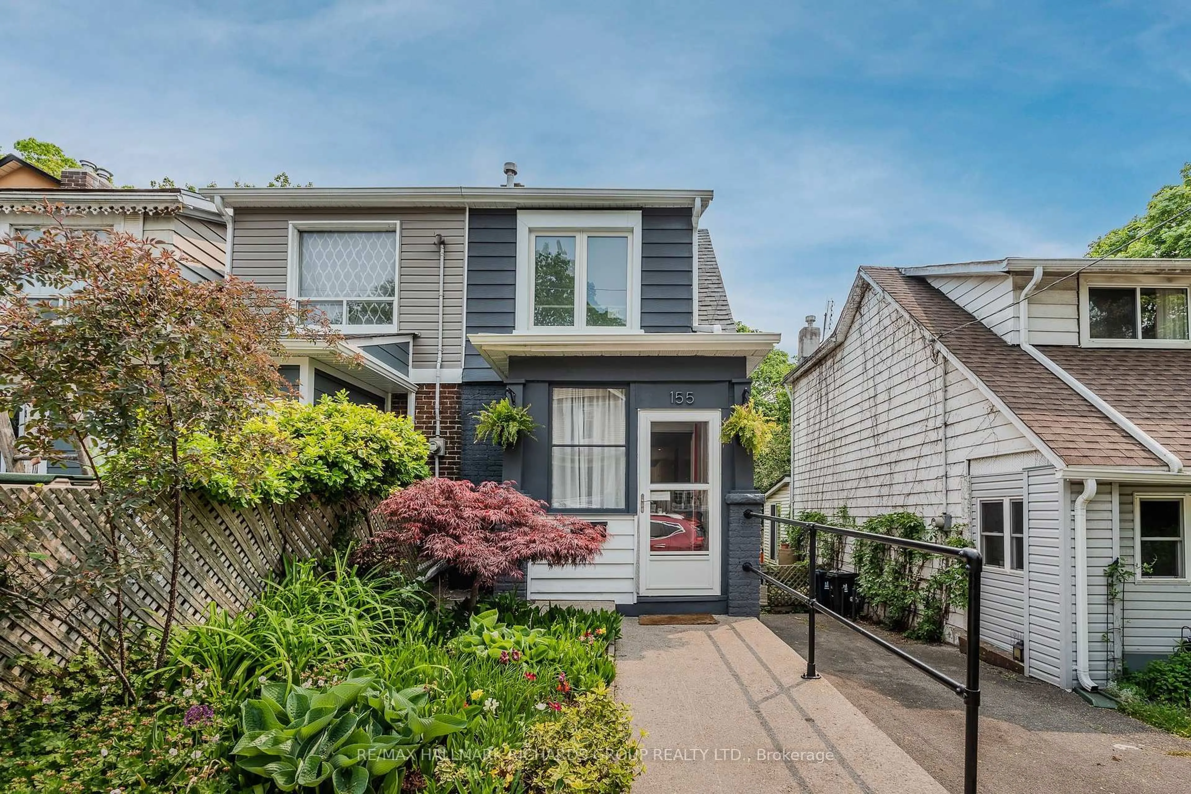 Home with vinyl exterior material, street for 155 Golfview Ave, Toronto Ontario M4E 2K6