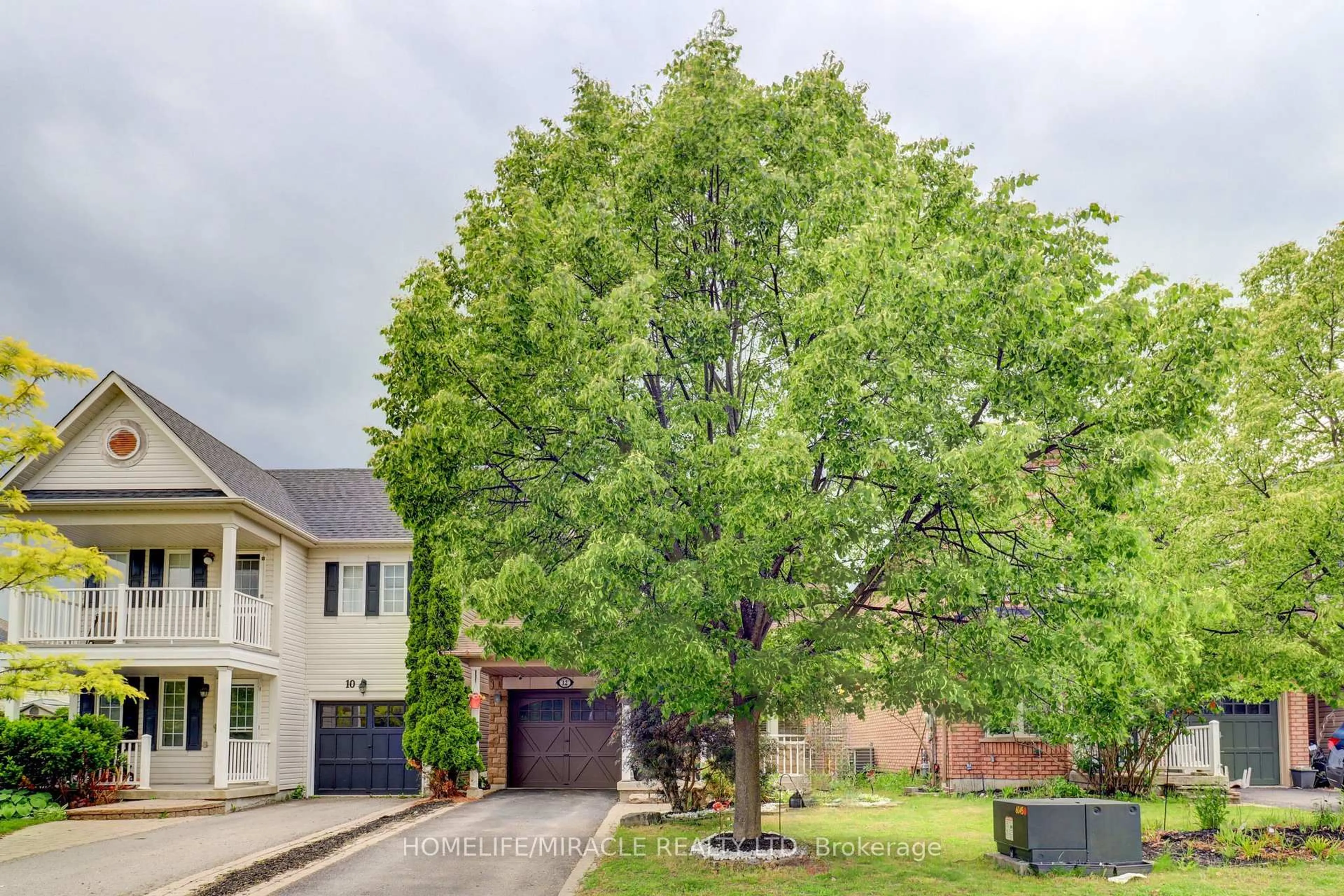 A pic from outside/outdoor area/front of a property/back of a property/a pic from drone, street for 12 Breezewood Crt, Whitby Ontario L1M 2L4