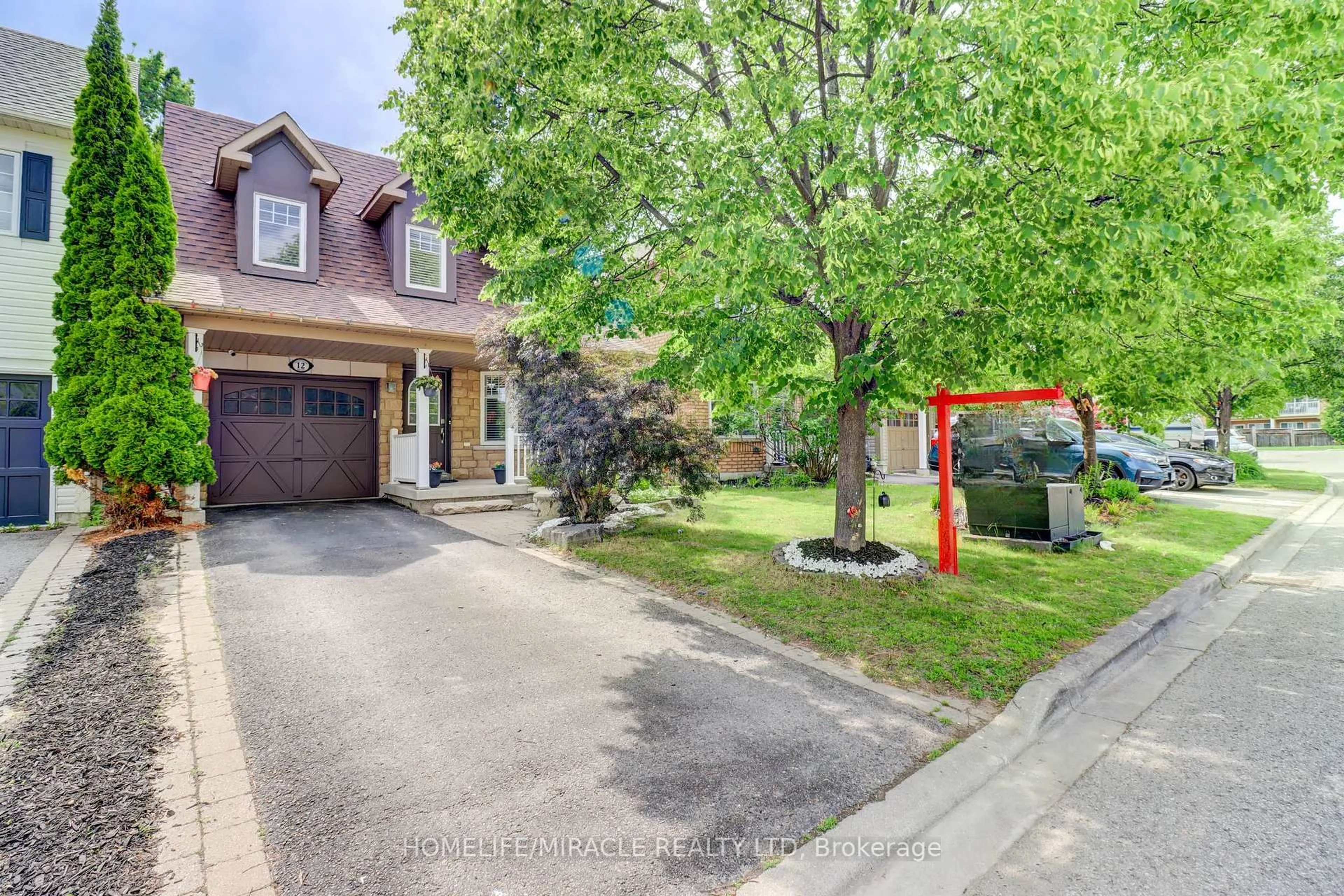 A pic from outside/outdoor area/front of a property/back of a property/a pic from drone, street for 12 Breezewood Crt, Whitby Ontario L1M 2L4