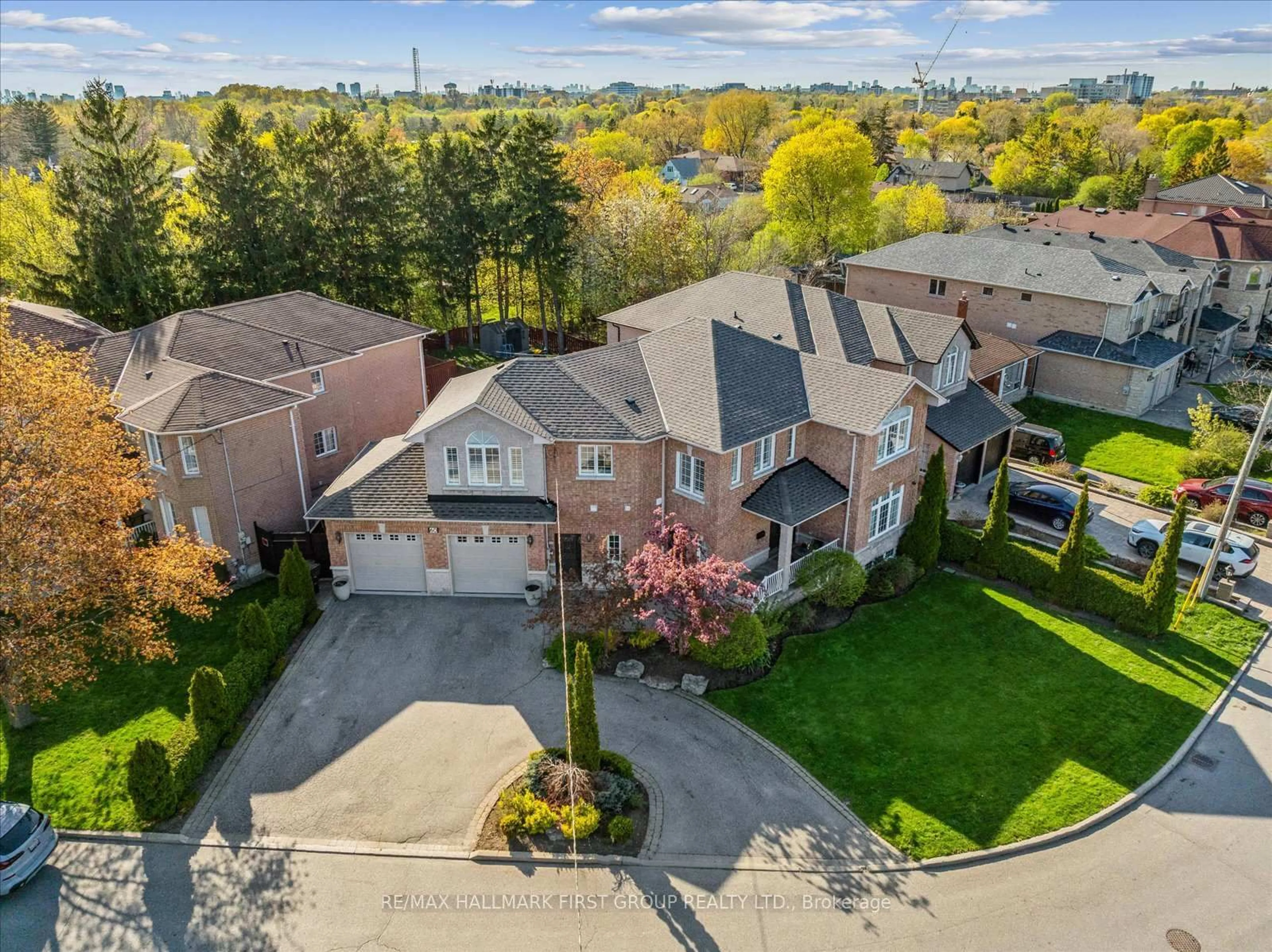 A pic from outside/outdoor area/front of a property/back of a property/a pic from drone, street for 60 Brenda Cres, Toronto Ontario M1K 3C6
