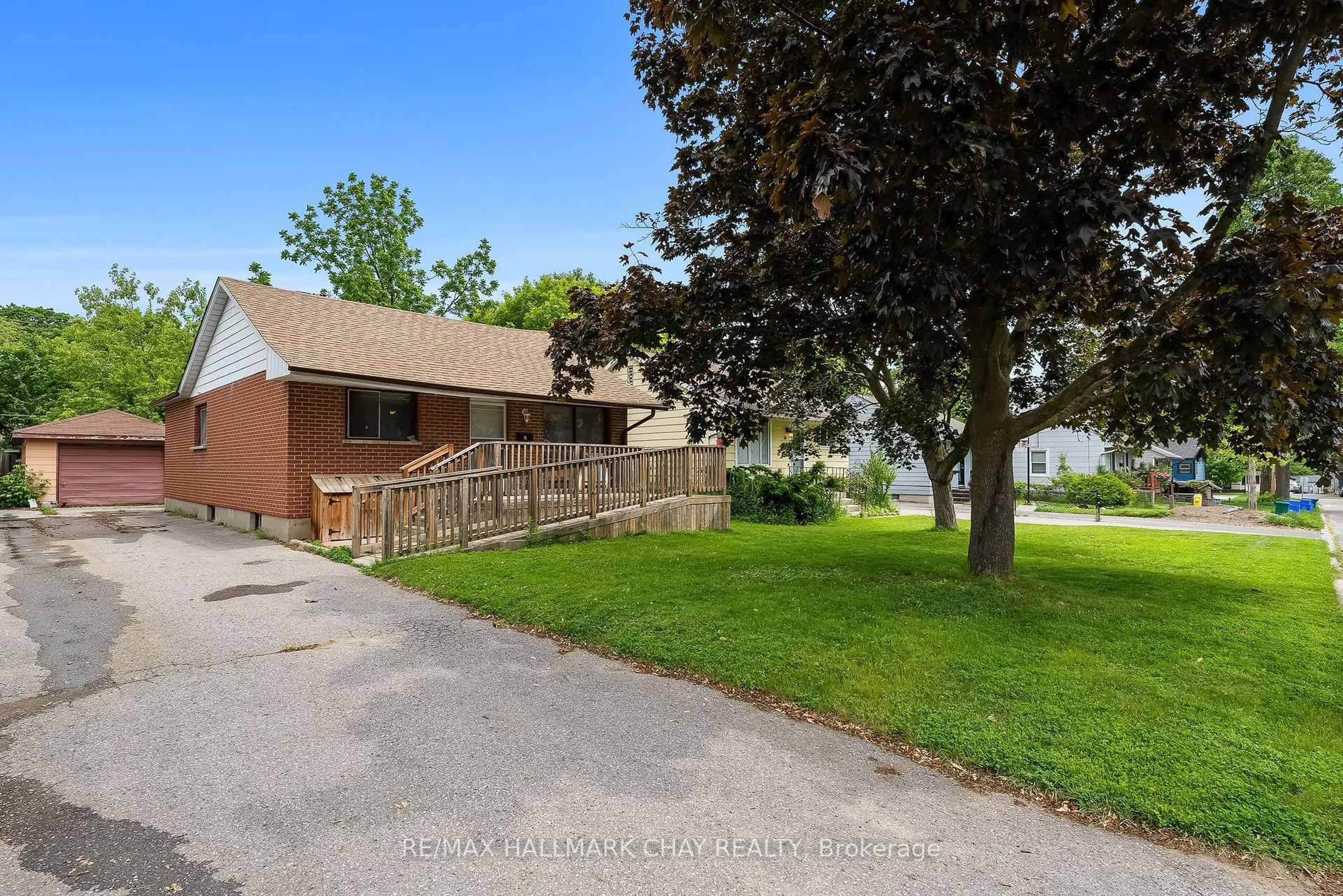 A pic from outside/outdoor area/front of a property/back of a property/a pic from drone, street for 16 Elgin St, Ajax Ontario L1S 1X1