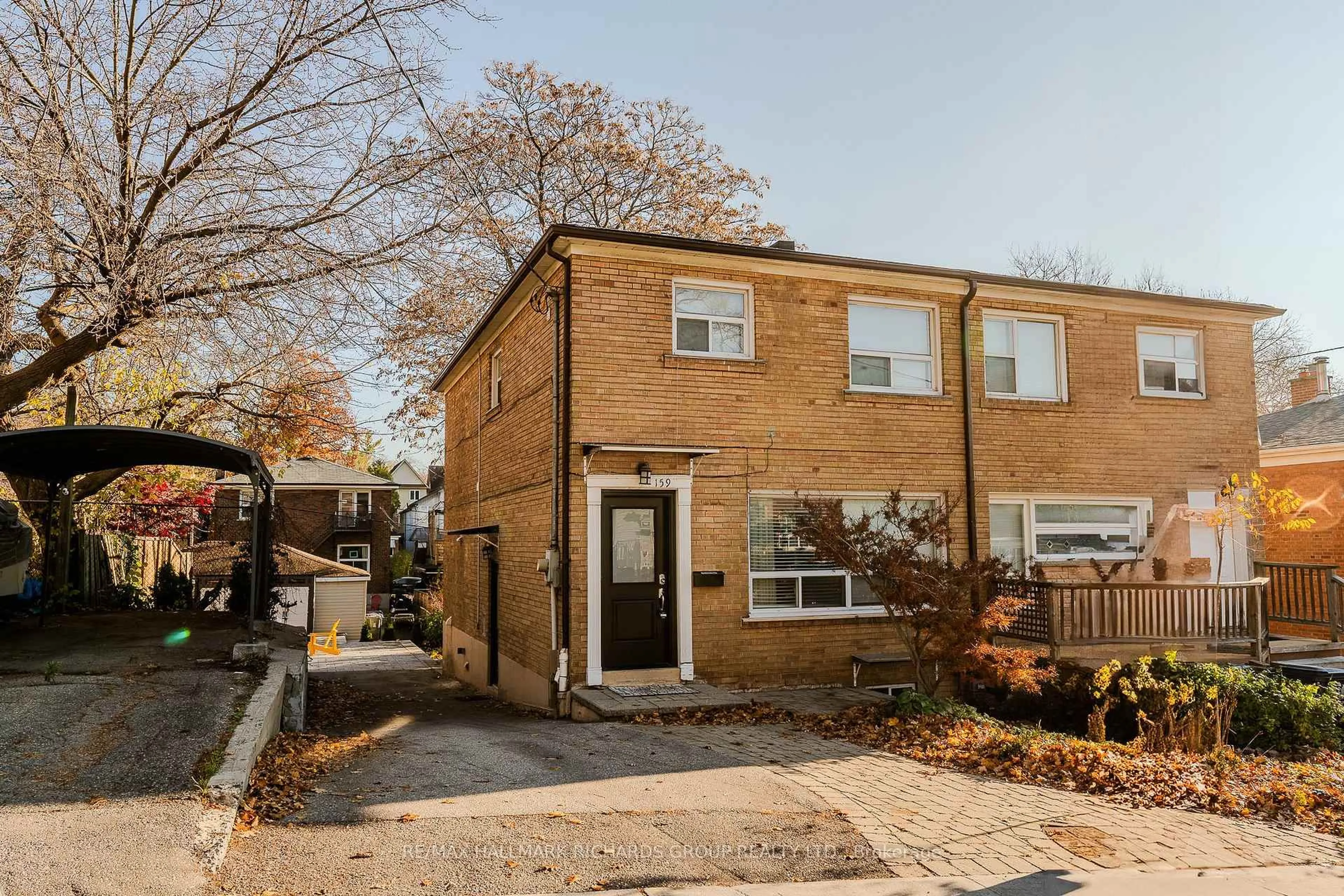 A pic from outside/outdoor area/front of a property/back of a property/a pic from drone, street for 159 Bellefair Ave, Toronto Ontario M4L 3V1