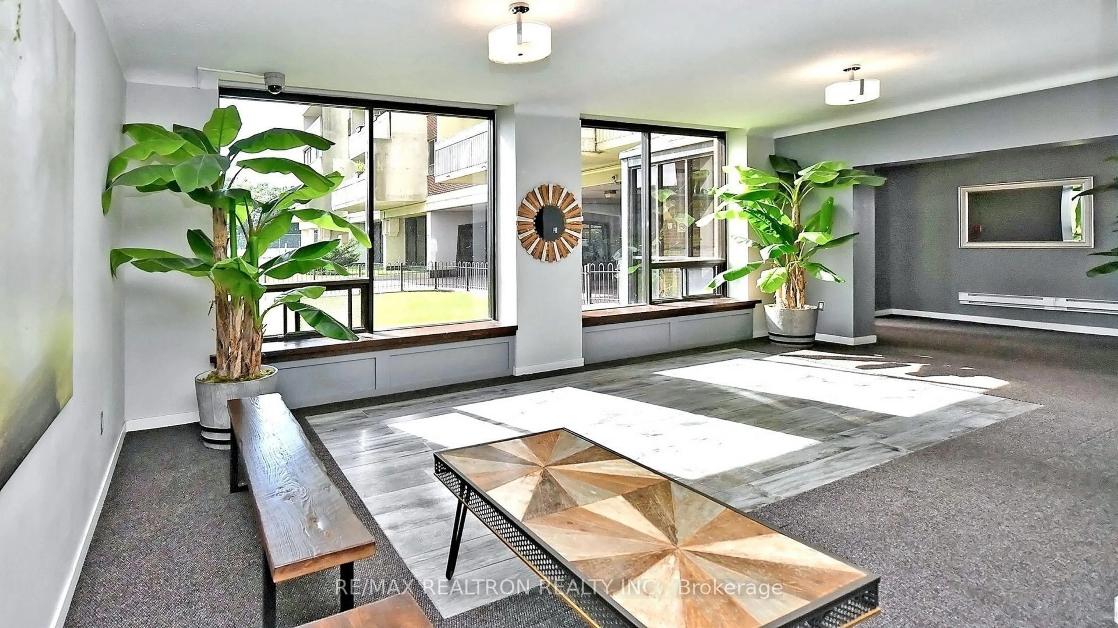 Indoor foyer for 5 Massey Sq #2505, Toronto Ontario M4C 5L6