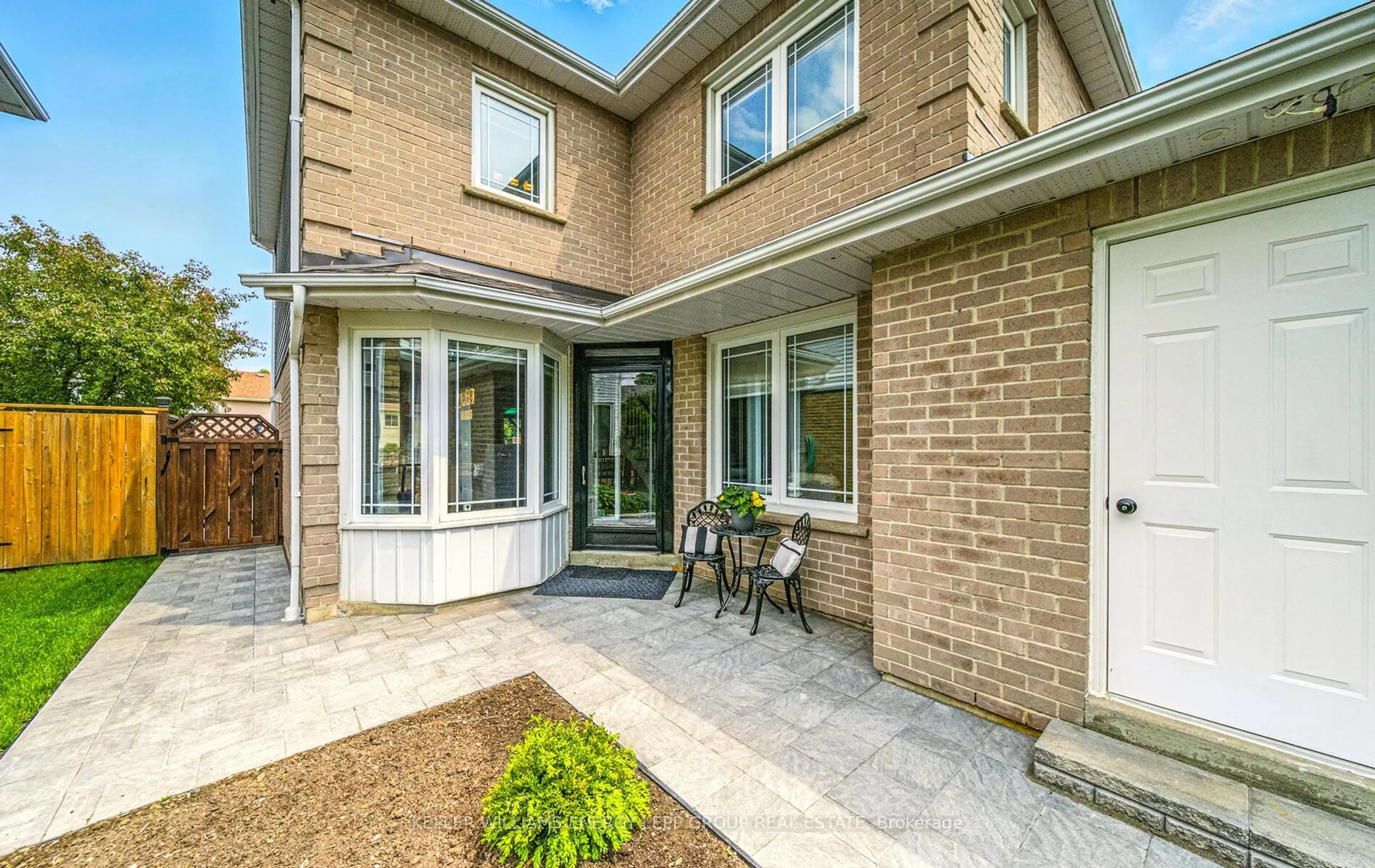 Home with brick exterior material, street for 77 Hemingford Pl, Whitby Ontario L1R 1E8