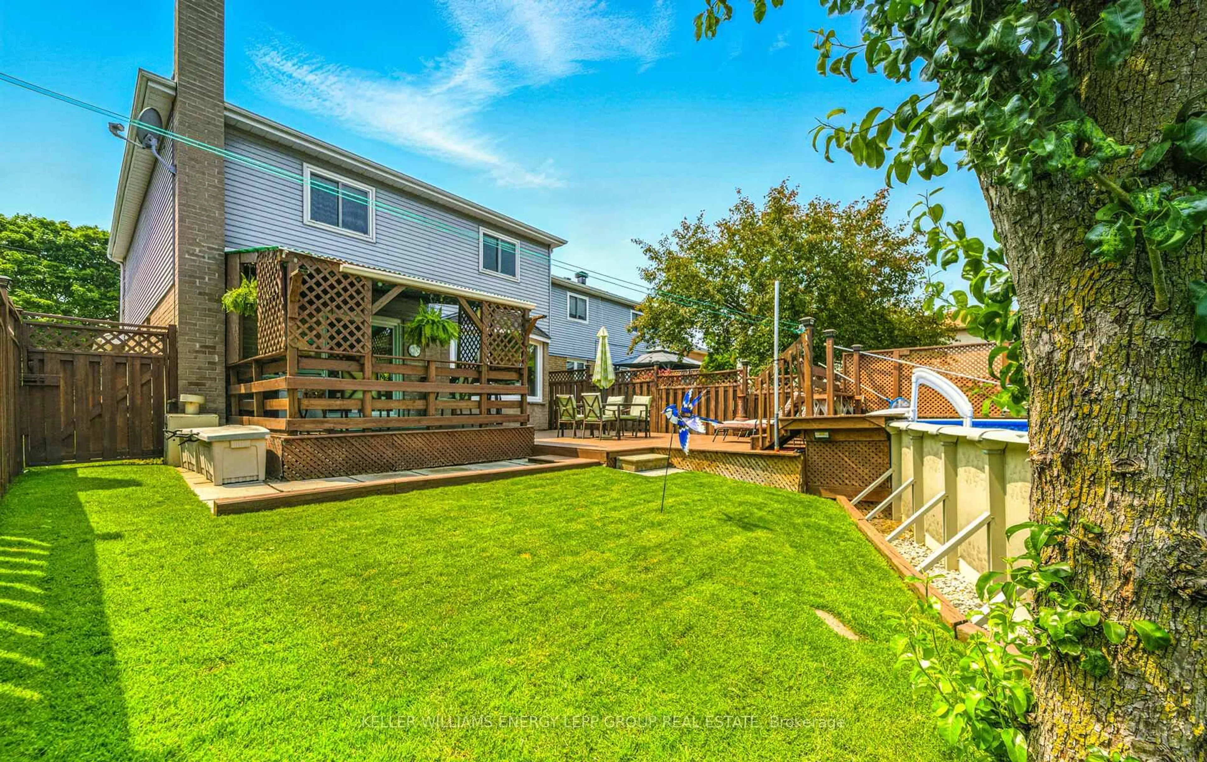 Patio, unknown for 77 Hemingford Pl, Whitby Ontario L1R 1E8
