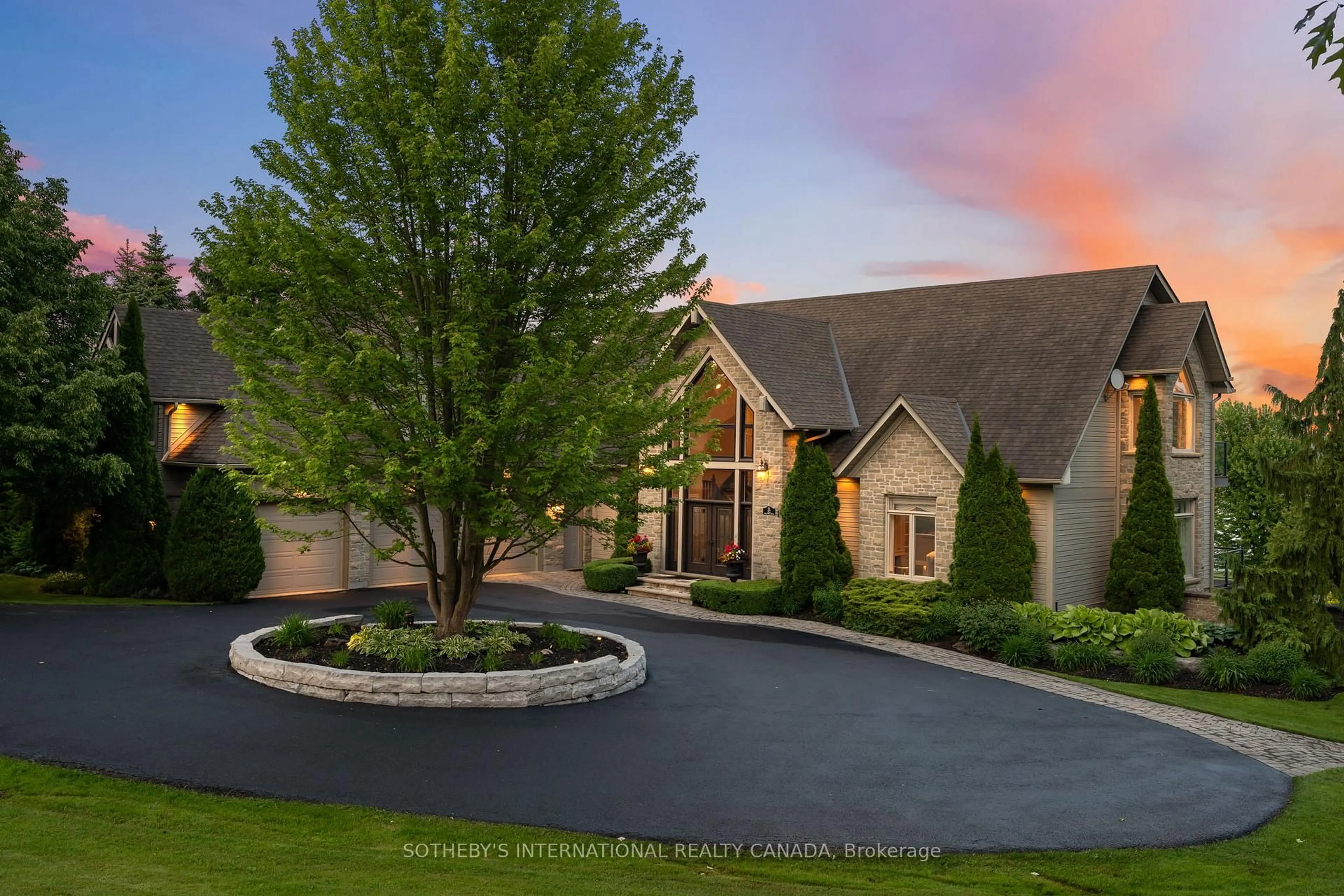 A pic from outside/outdoor area/front of a property/back of a property/a pic from drone, unknown for 12 Island View Crt, Scugog Ontario L9L 1R6