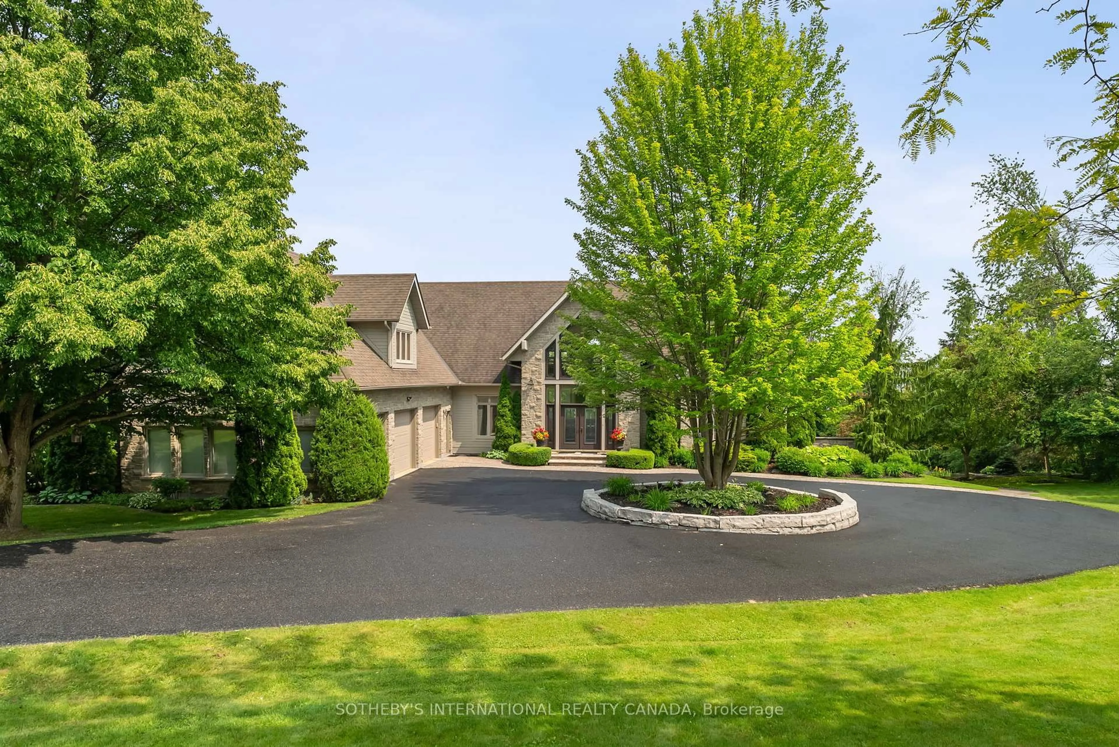 A pic from outside/outdoor area/front of a property/back of a property/a pic from drone, unknown for 12 Island View Crt, Scugog Ontario L9L 1R6