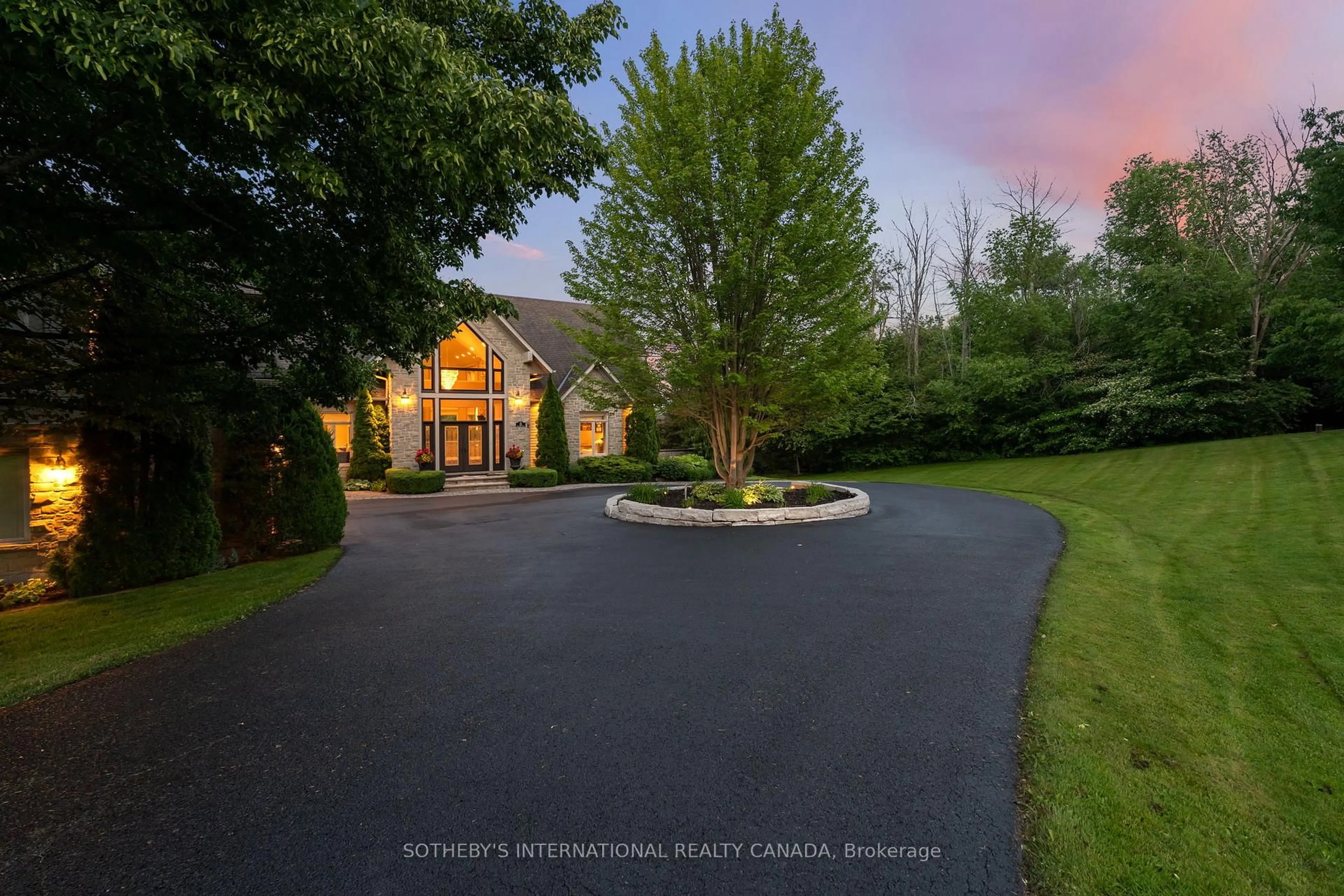 A pic from outside/outdoor area/front of a property/back of a property/a pic from drone, street for 12 Island View Crt, Scugog Ontario L9L 1R6