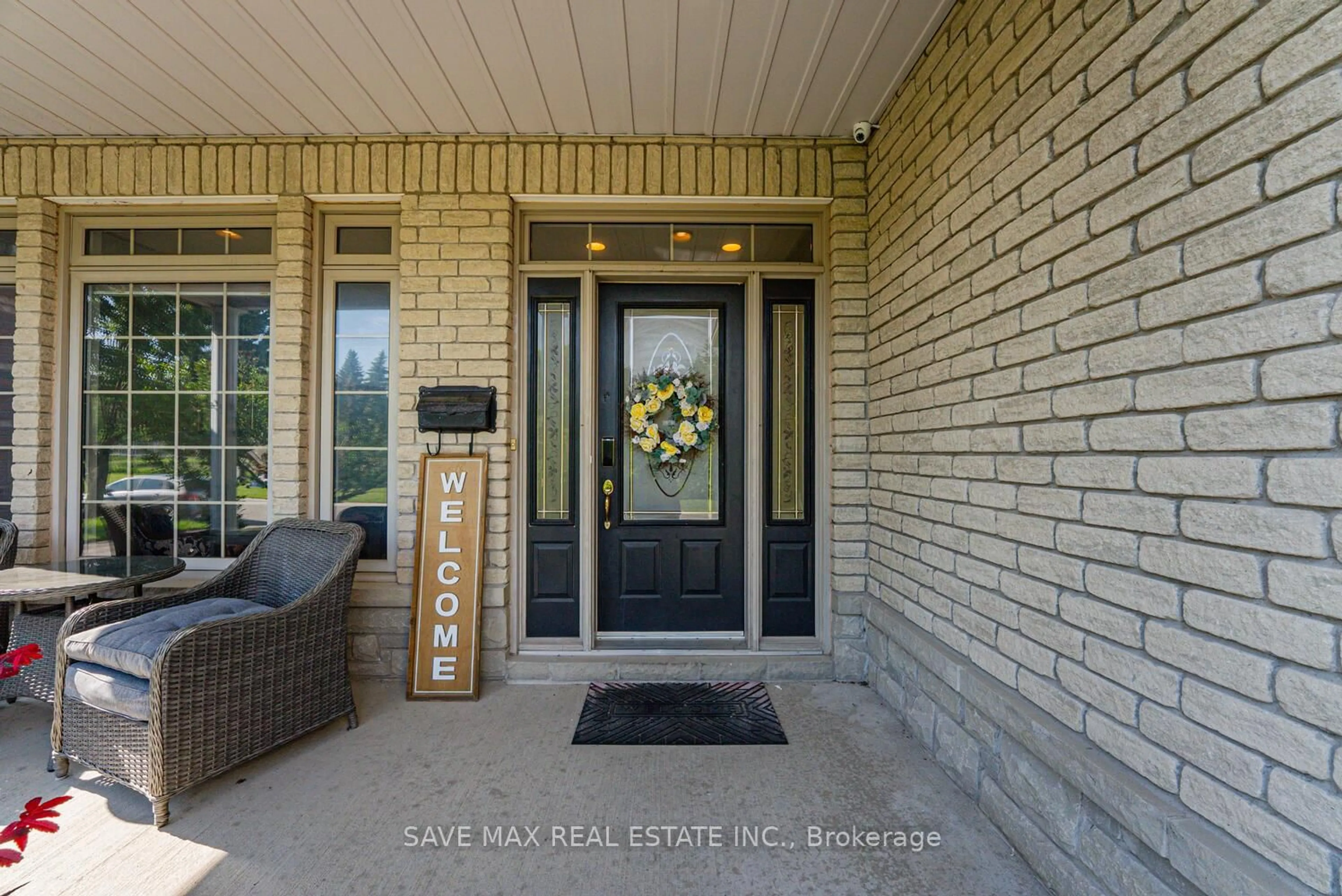 Indoor entryway for 10 Otto Crt, Whitby Ontario L1N 9T4