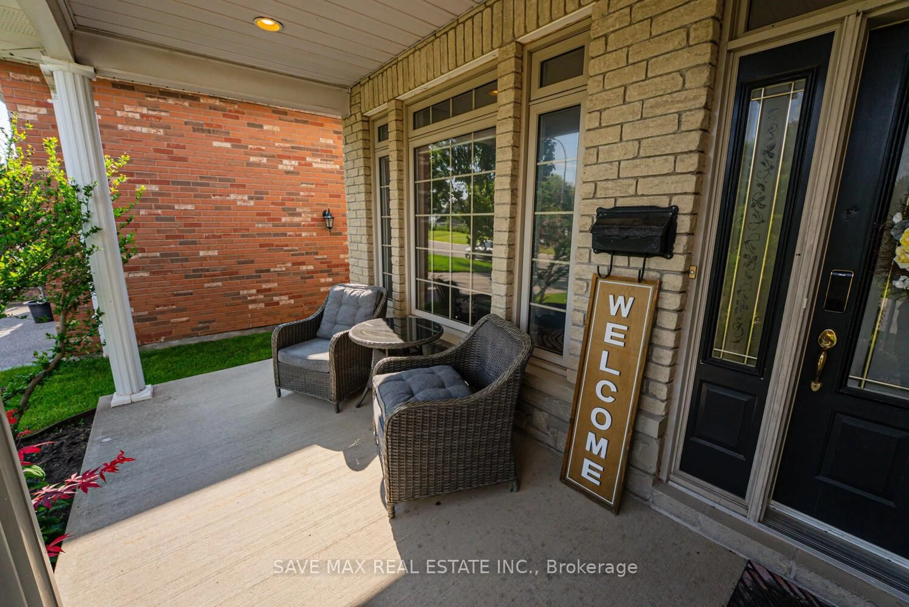 Unknown for 10 Otto Crt, Whitby Ontario L1N 9T4