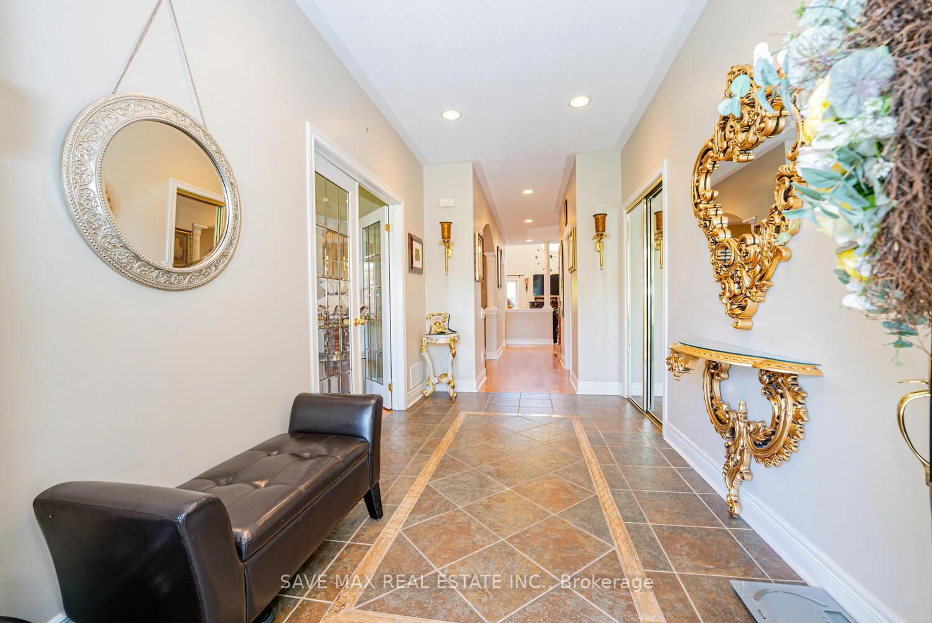 Indoor foyer for 10 Otto Crt, Whitby Ontario L1N 9T4