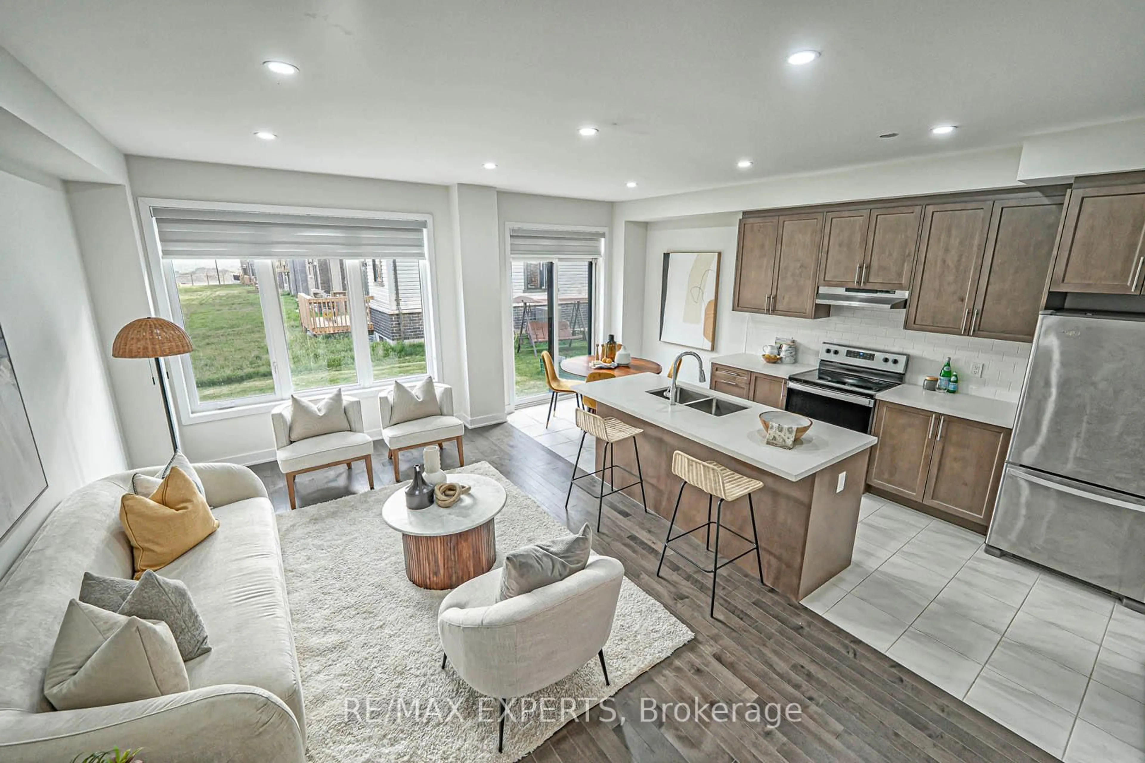 Open concept kitchen, ceramic/tile floor for 1064 Thompson Dr, Oshawa Ontario L1L 0V5