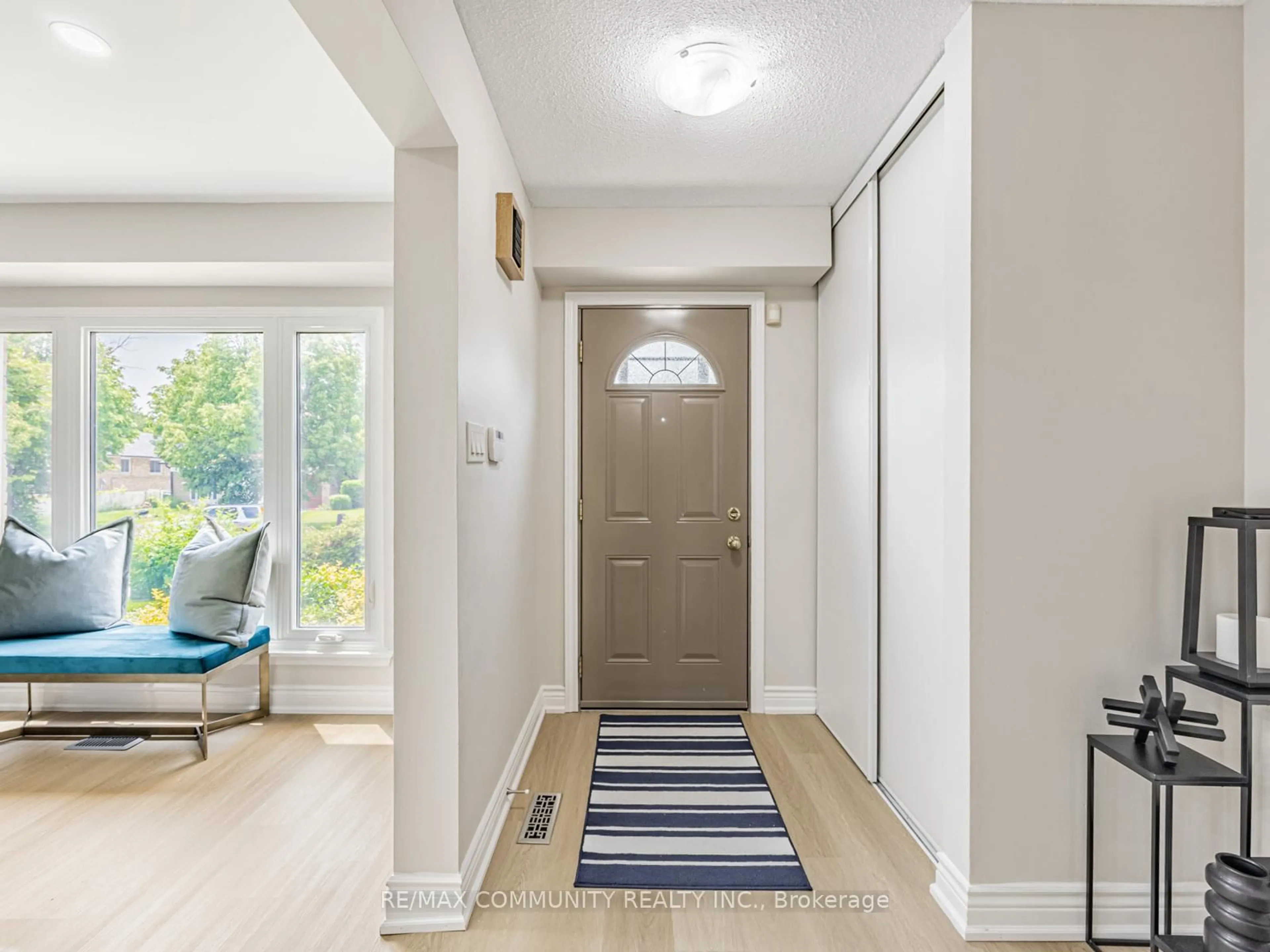 Indoor entryway for 87 Lowry Sq, Toronto Ontario M1B 1N7