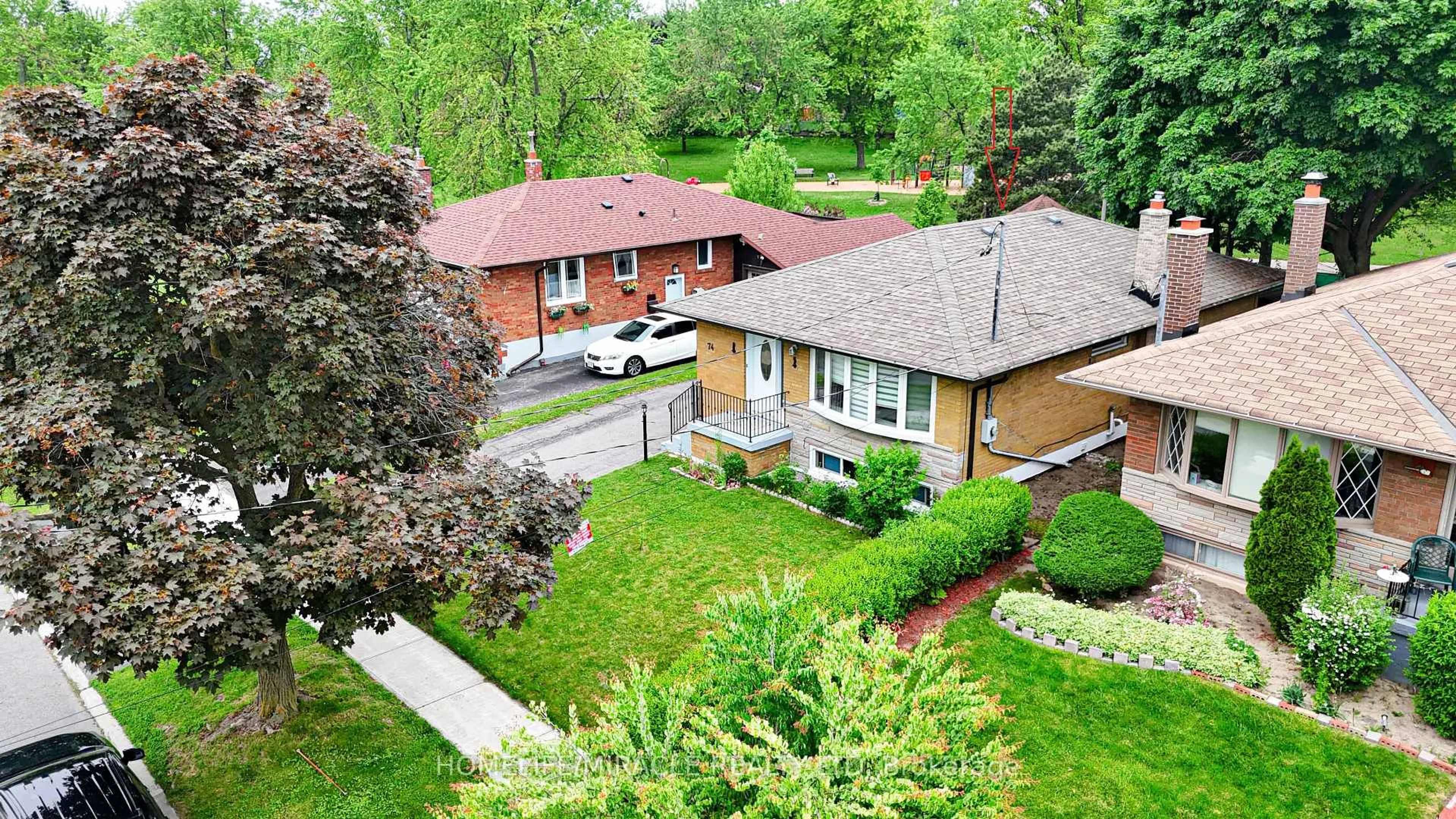 A pic from outside/outdoor area/front of a property/back of a property/a pic from drone, street for 74 Mountland Dr, Toronto Ontario M1G 2P1