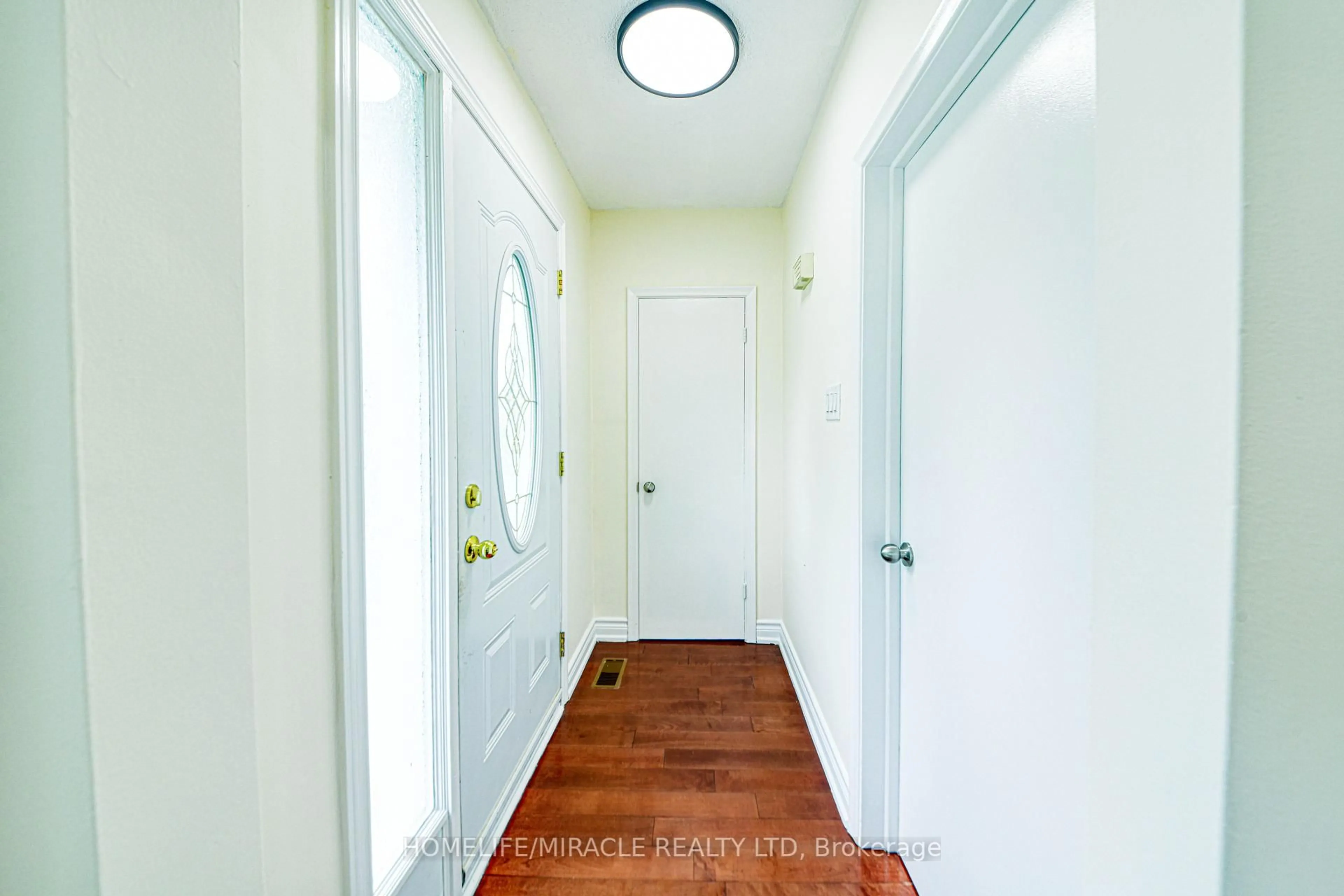 Indoor entryway for 74 Mountland Dr, Toronto Ontario M1G 2P1