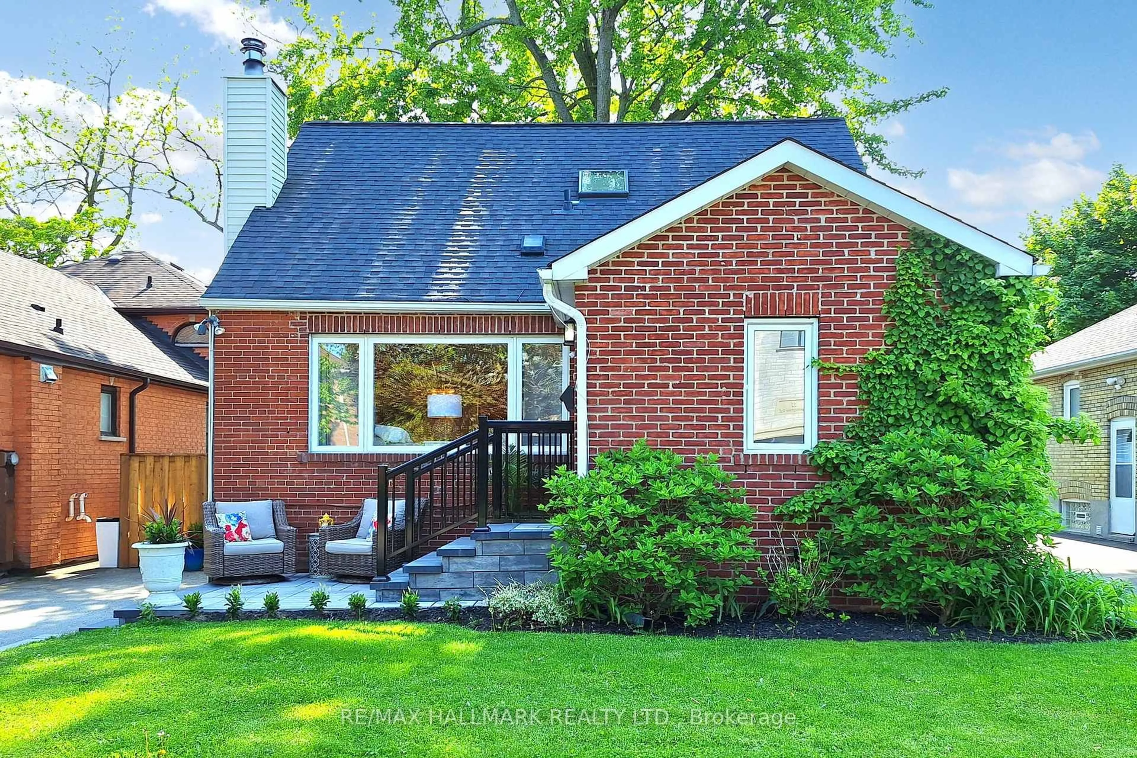 Home with brick exterior material, street for 12 Queensgrove Rd, Toronto Ontario M1N 3A8