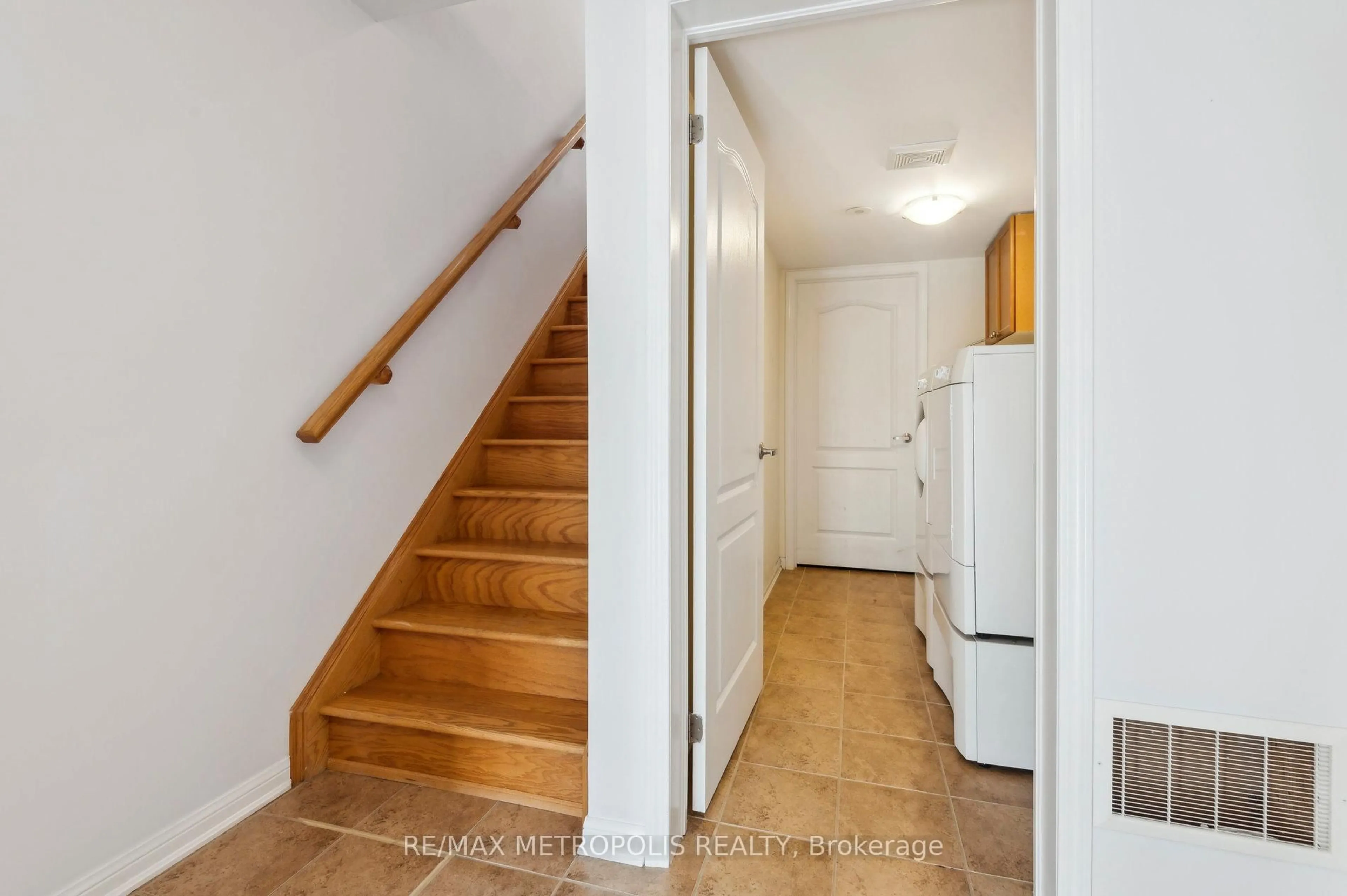 Unknown for 54 Howe Ave, Toronto Ontario M1L 0C5
