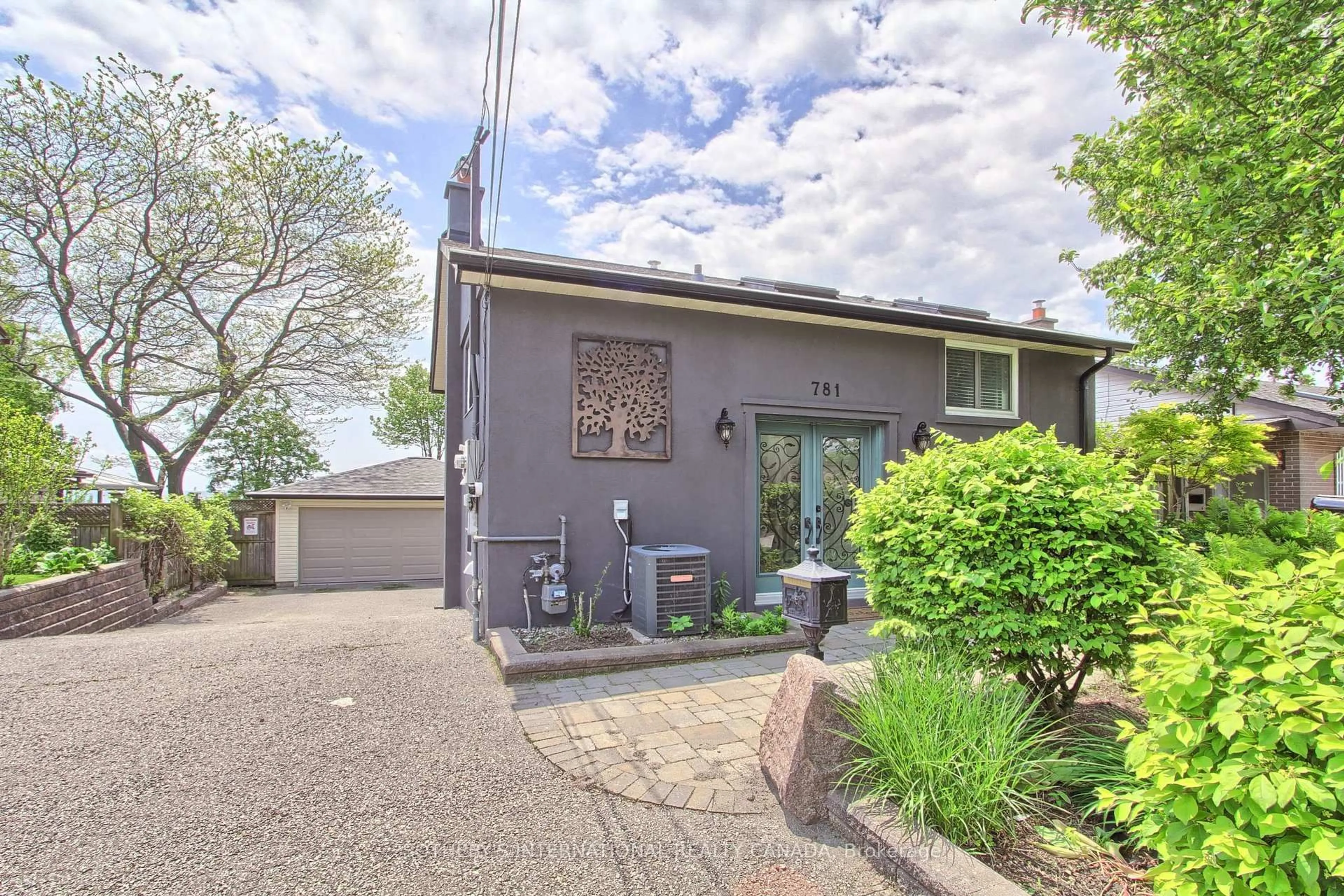 Unknown for 781 Stone St, Oshawa Ontario L1J 1A4