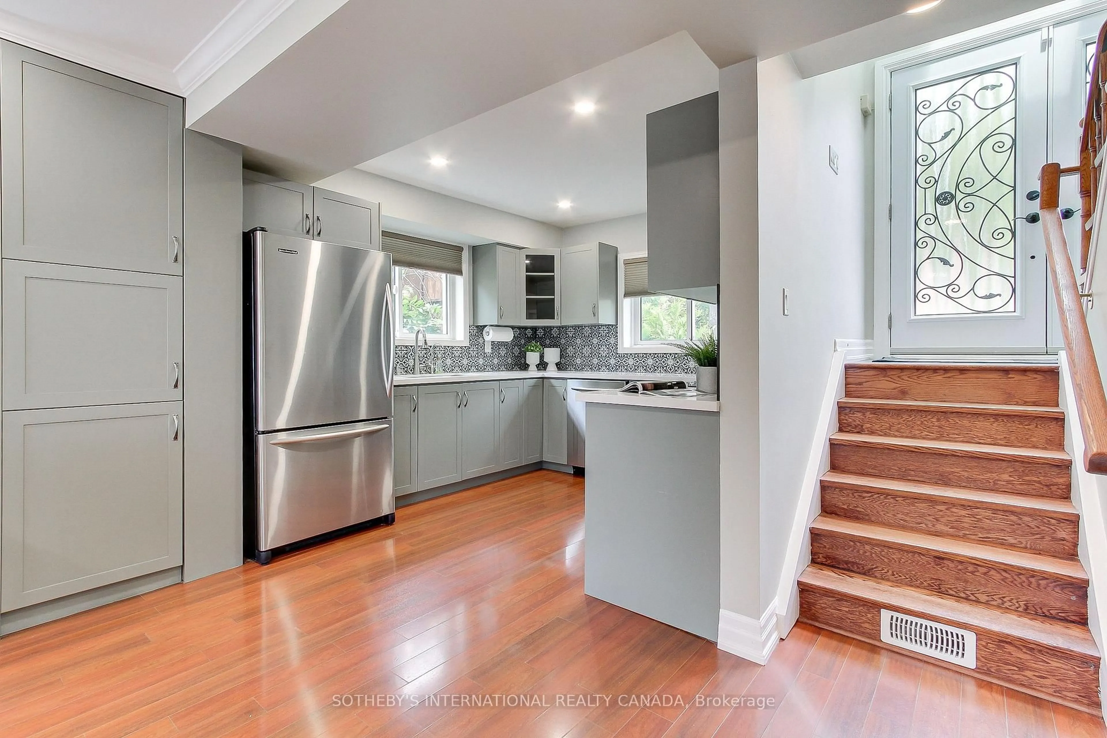 Open concept kitchen, unknown for 781 Stone St, Oshawa Ontario L1J 1A4