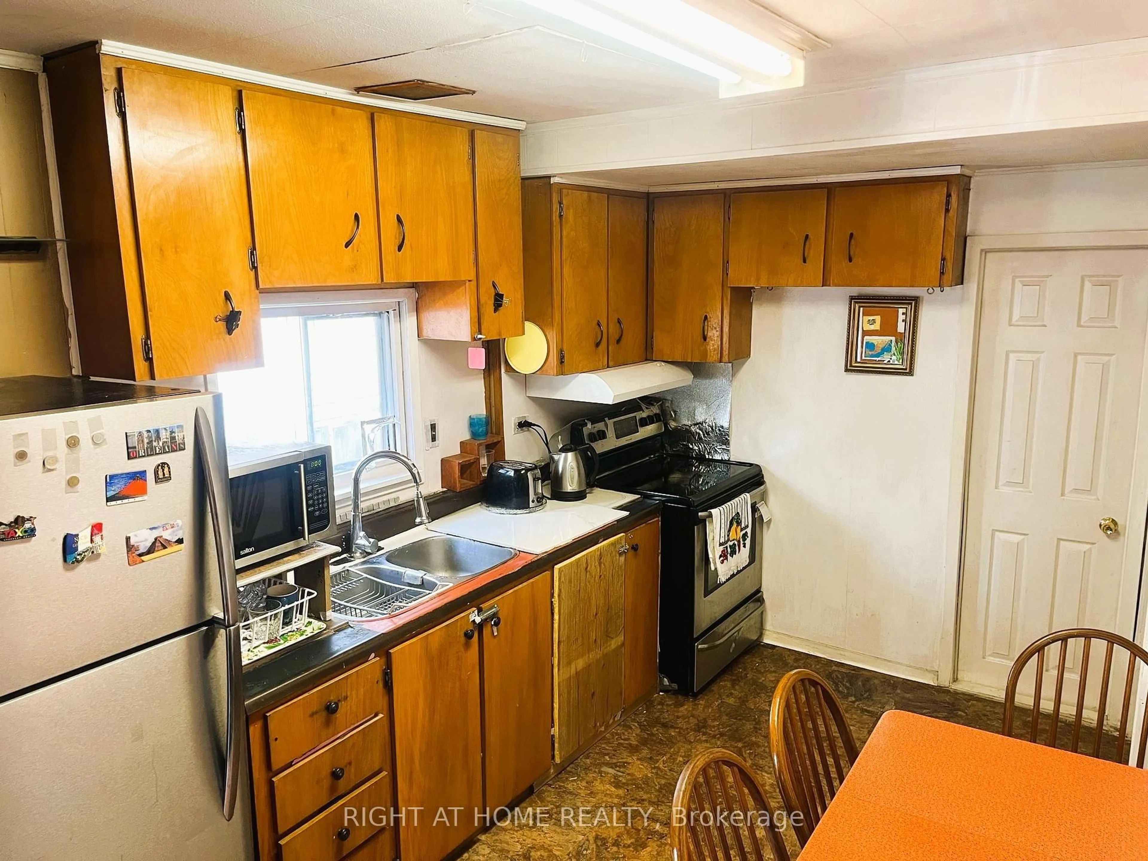 Standard kitchen, unknown for 4 Lucy Ave, Toronto Ontario M1L 1A2