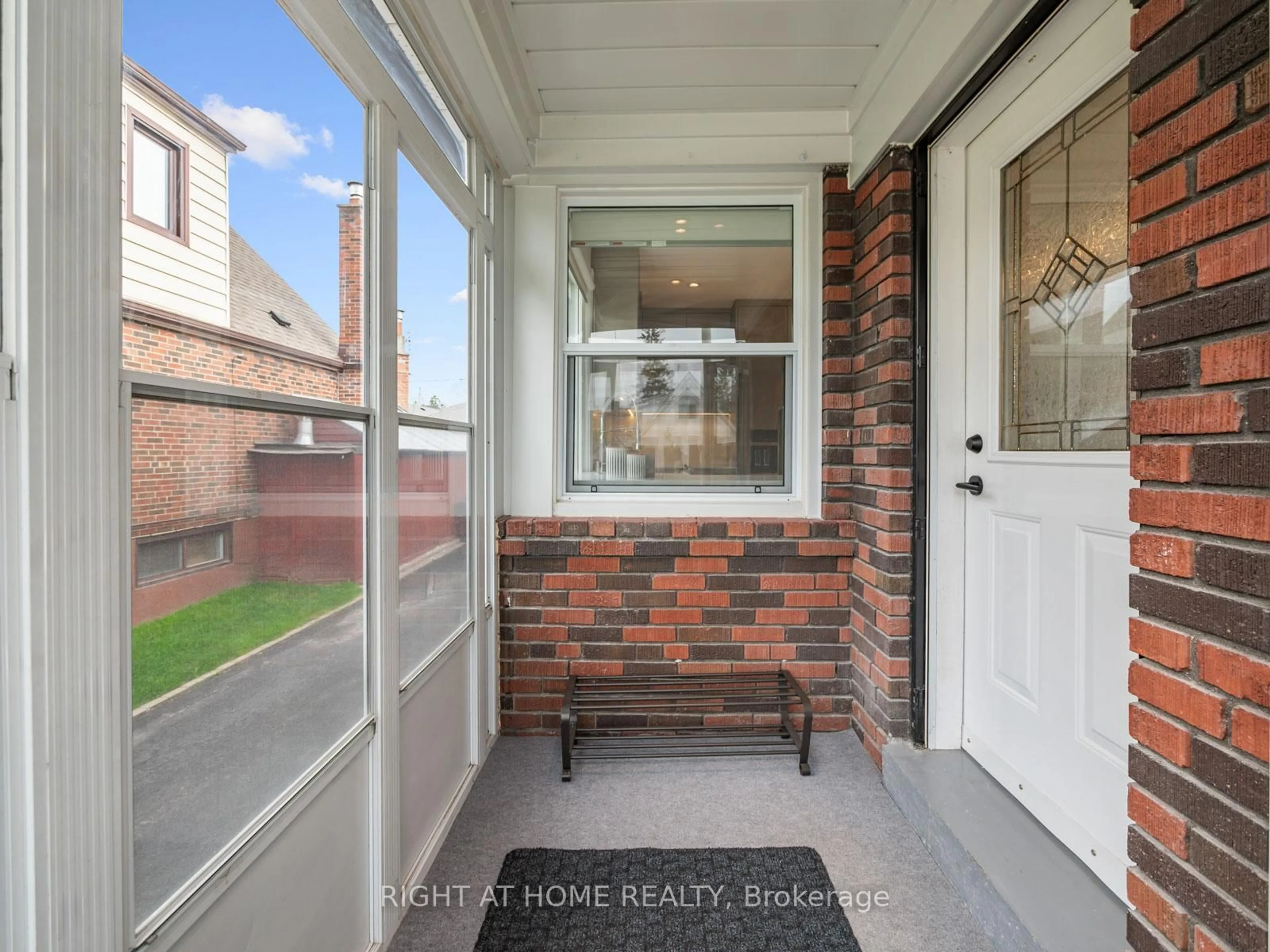 Indoor entryway for 49 Amsterdam Ave, Toronto Ontario M4B 2B9