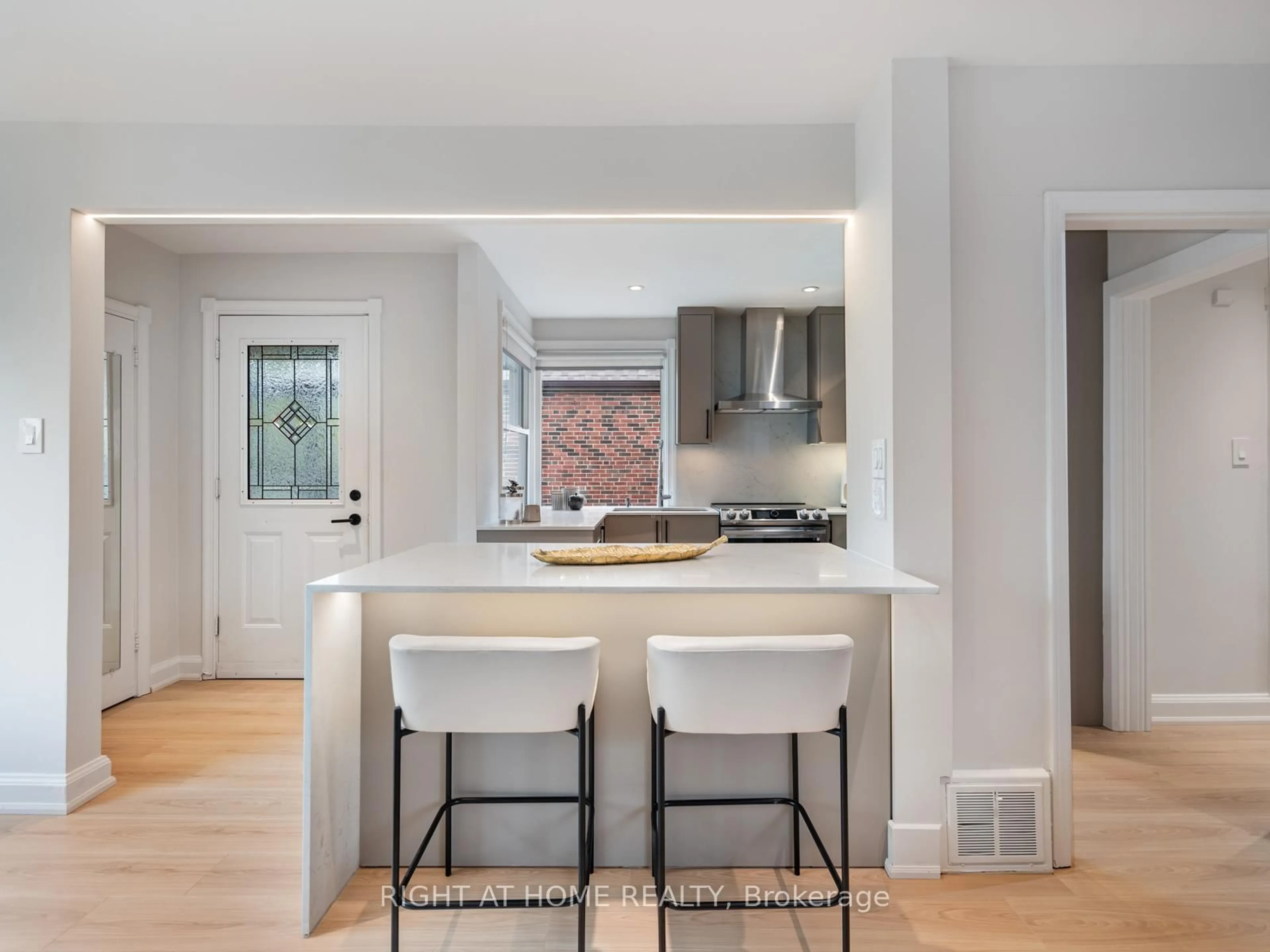 Open concept kitchen, unknown for 49 Amsterdam Ave, Toronto Ontario M4B 2B9