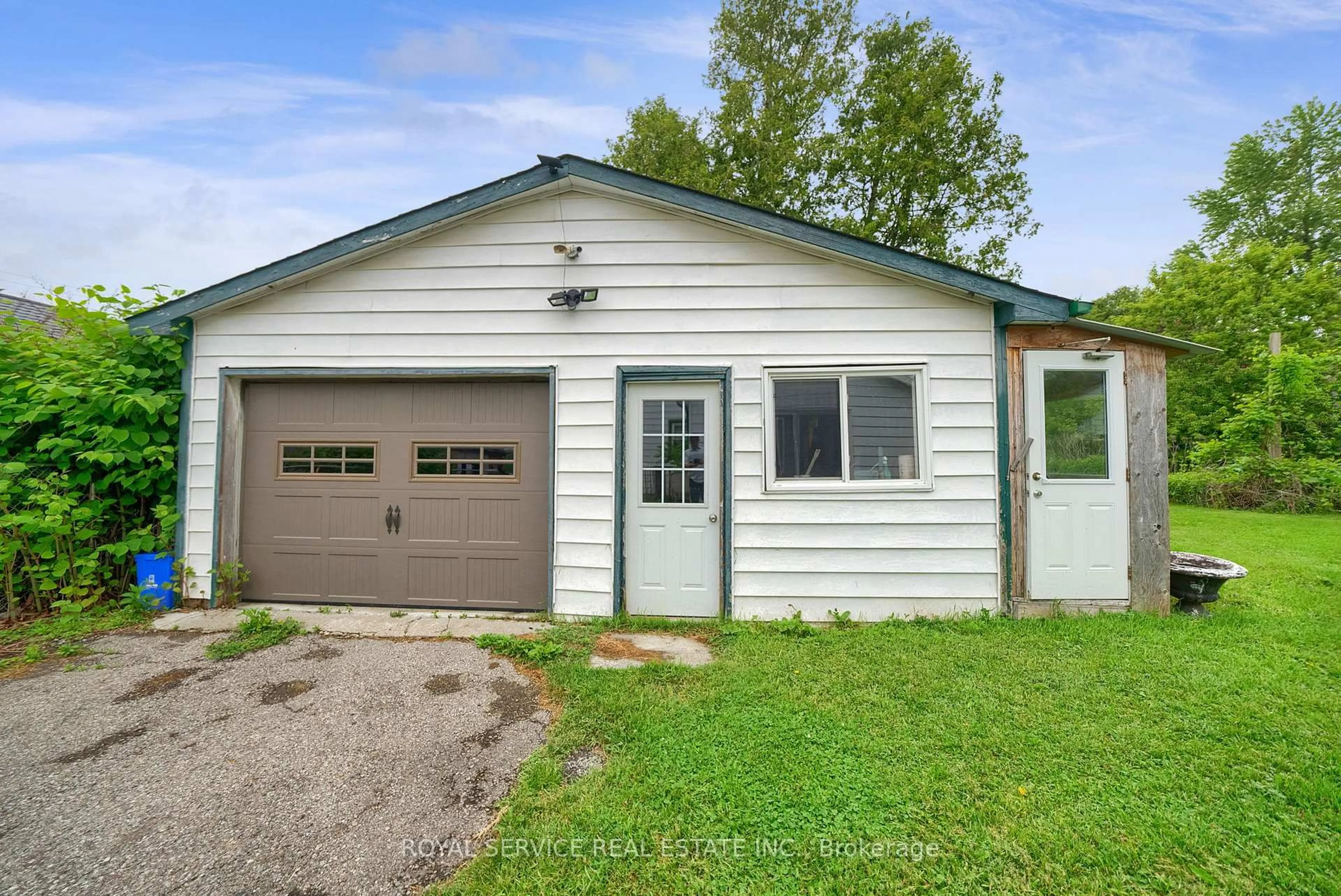Shed for 4504 Hwy 2 Highway, Clarington Ontario L0A 1J0