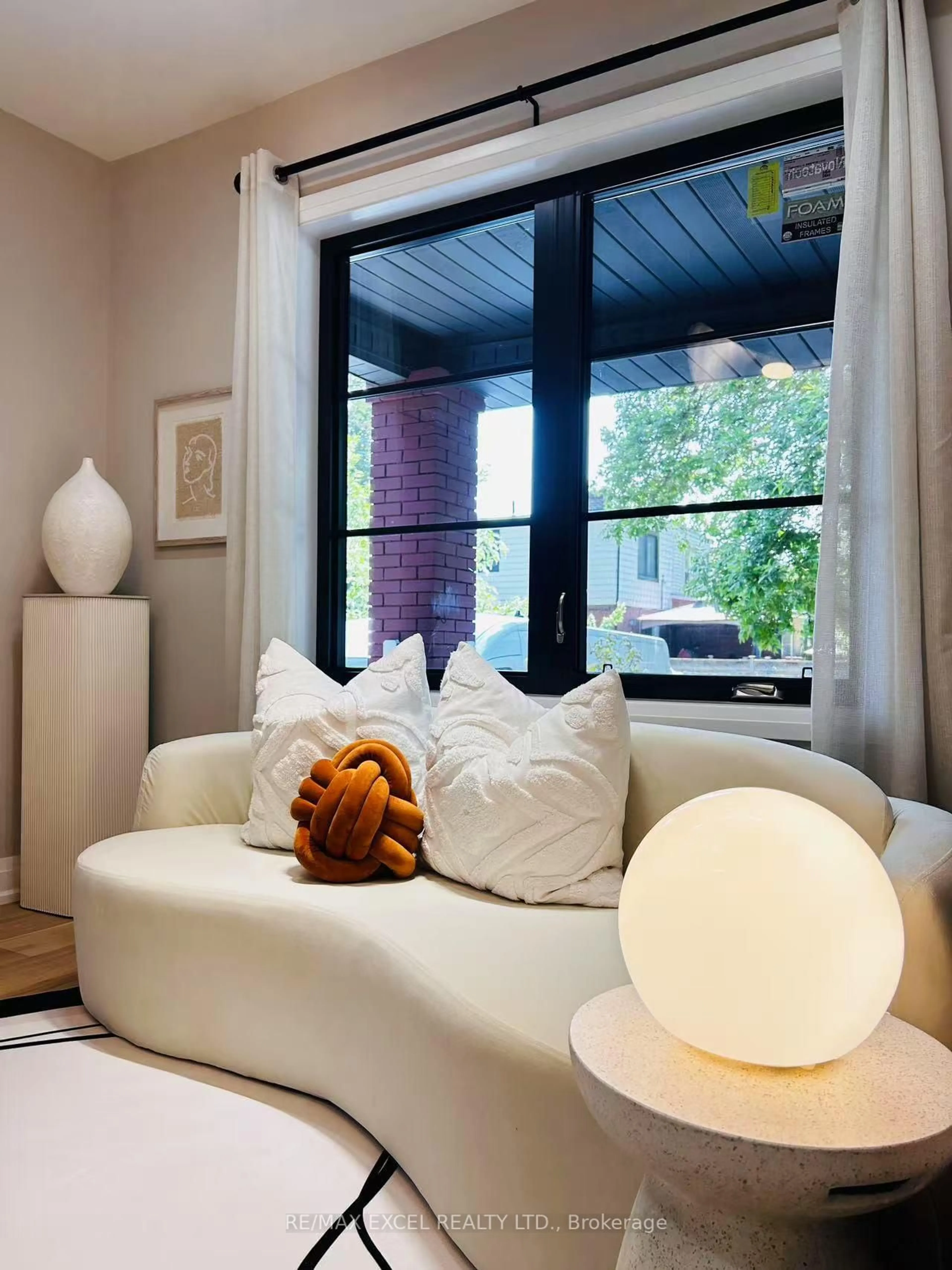 Living room with furniture, unknown for 117 Glebemount Ave, Toronto Ontario M4C 3R9