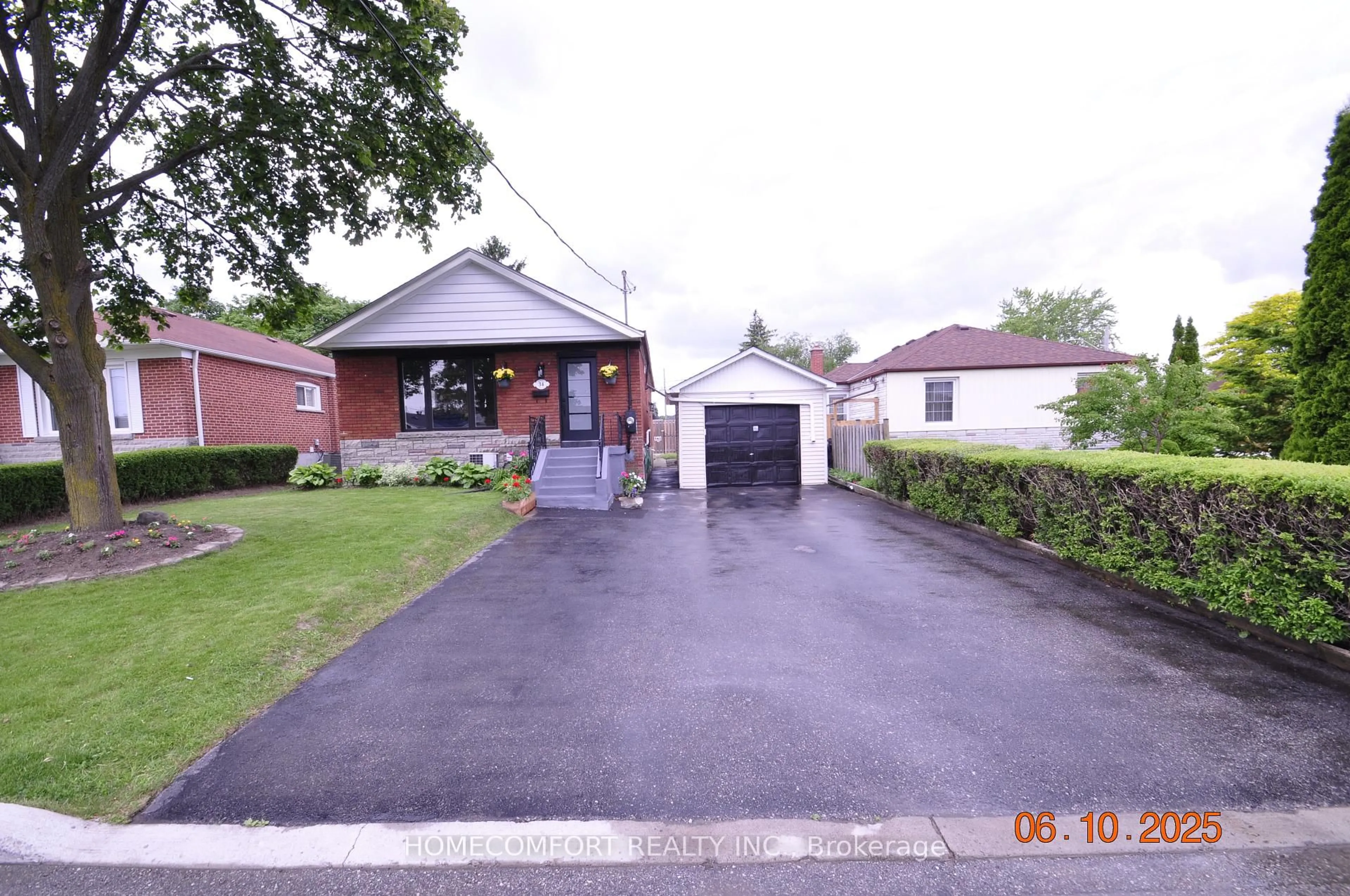 A pic from outside/outdoor area/front of a property/back of a property/a pic from drone, street for 34 Crosland Dr, Toronto Ontario M1R 4M8