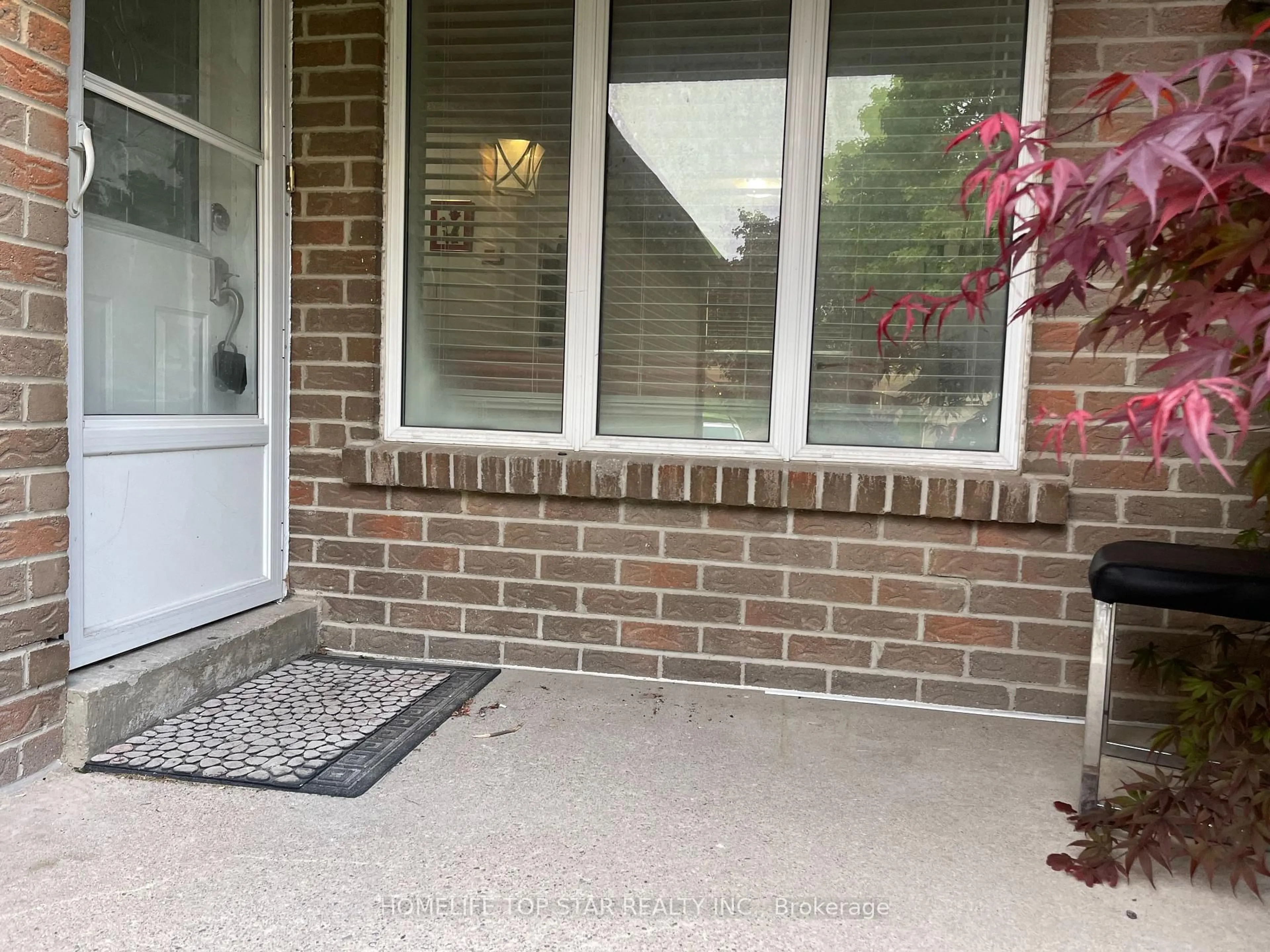 Indoor entryway for 32 Millington Cres, Ajax Ontario L1T 1R3