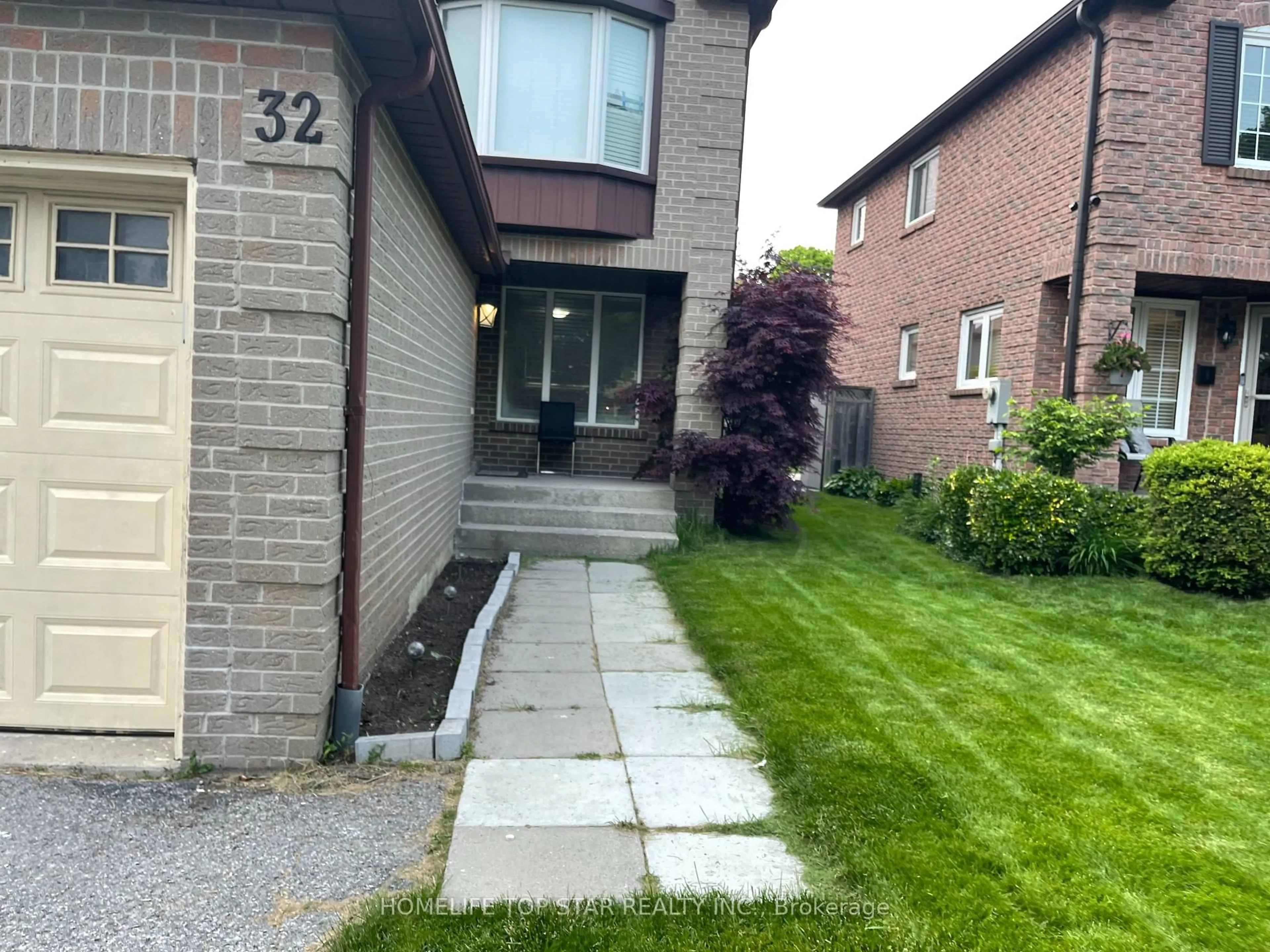 Patio, street for 32 Millington Cres, Ajax Ontario L1T 1R3