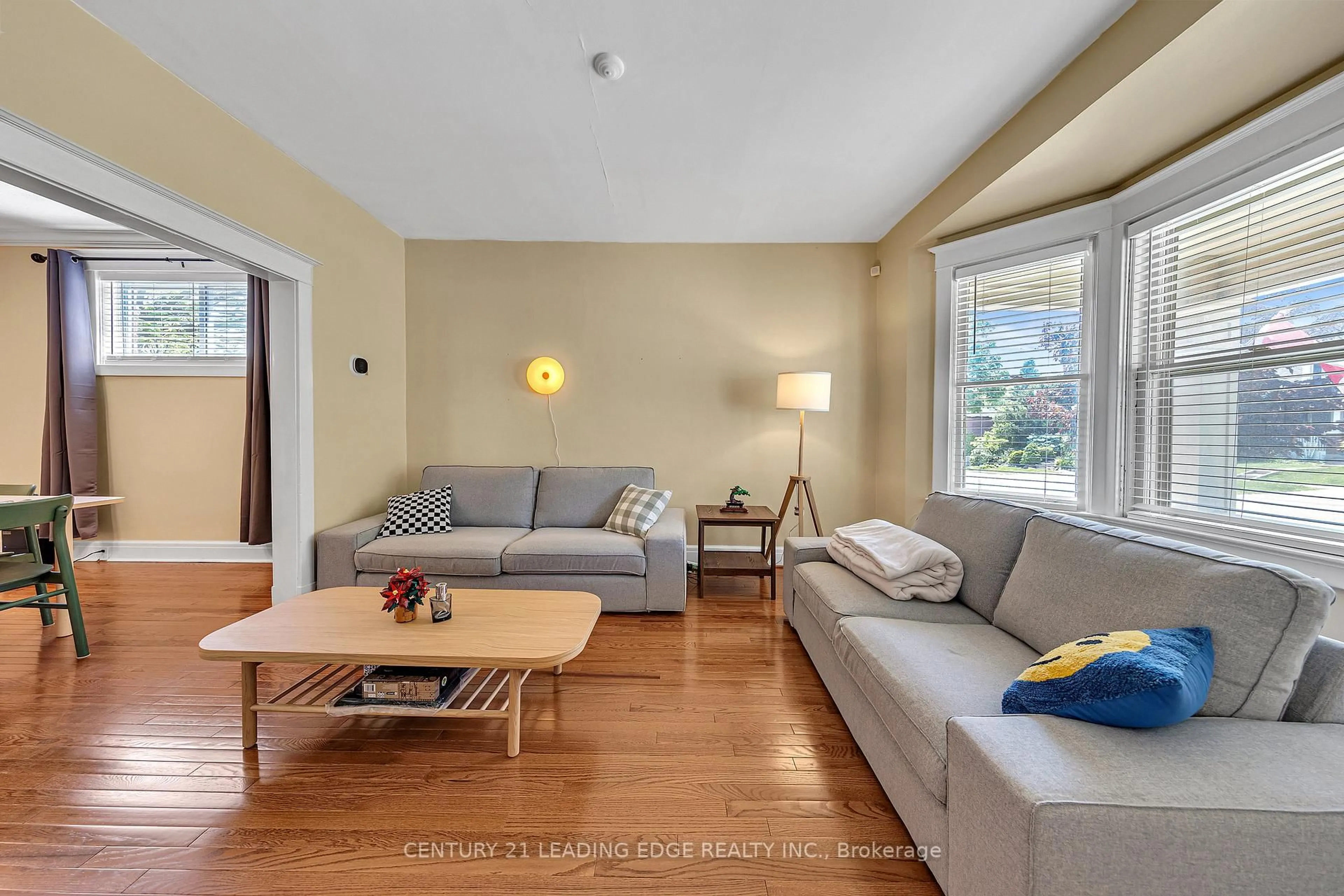 Living room with furniture, wood/laminate floor for 75 Oshawa Blvd, Oshawa Ontario L1G 5S4