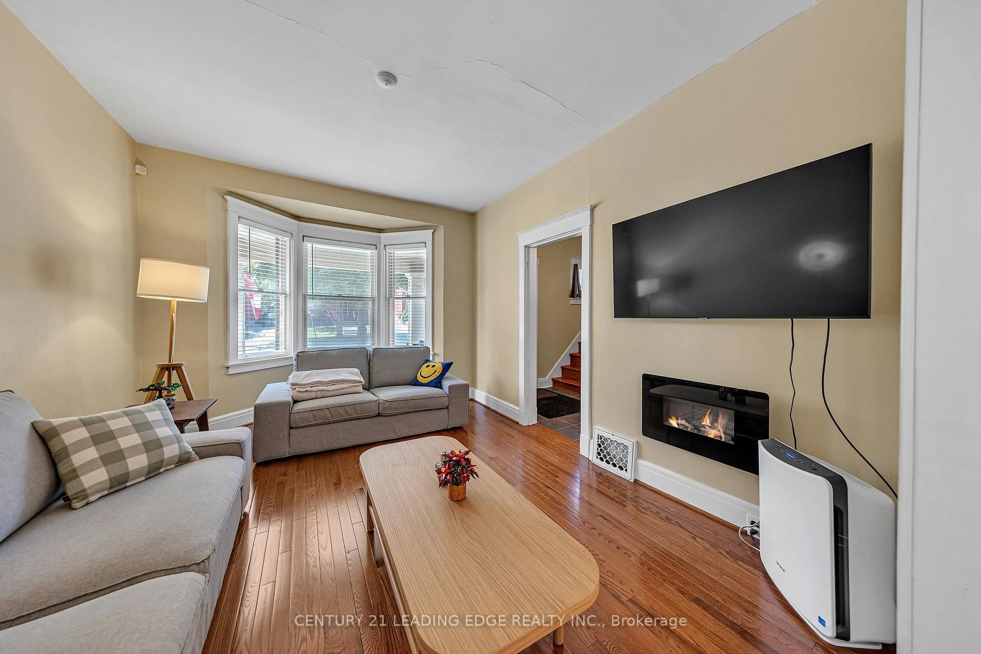 Living room with furniture, wood/laminate floor for 75 Oshawa Blvd, Oshawa Ontario L1G 5S4