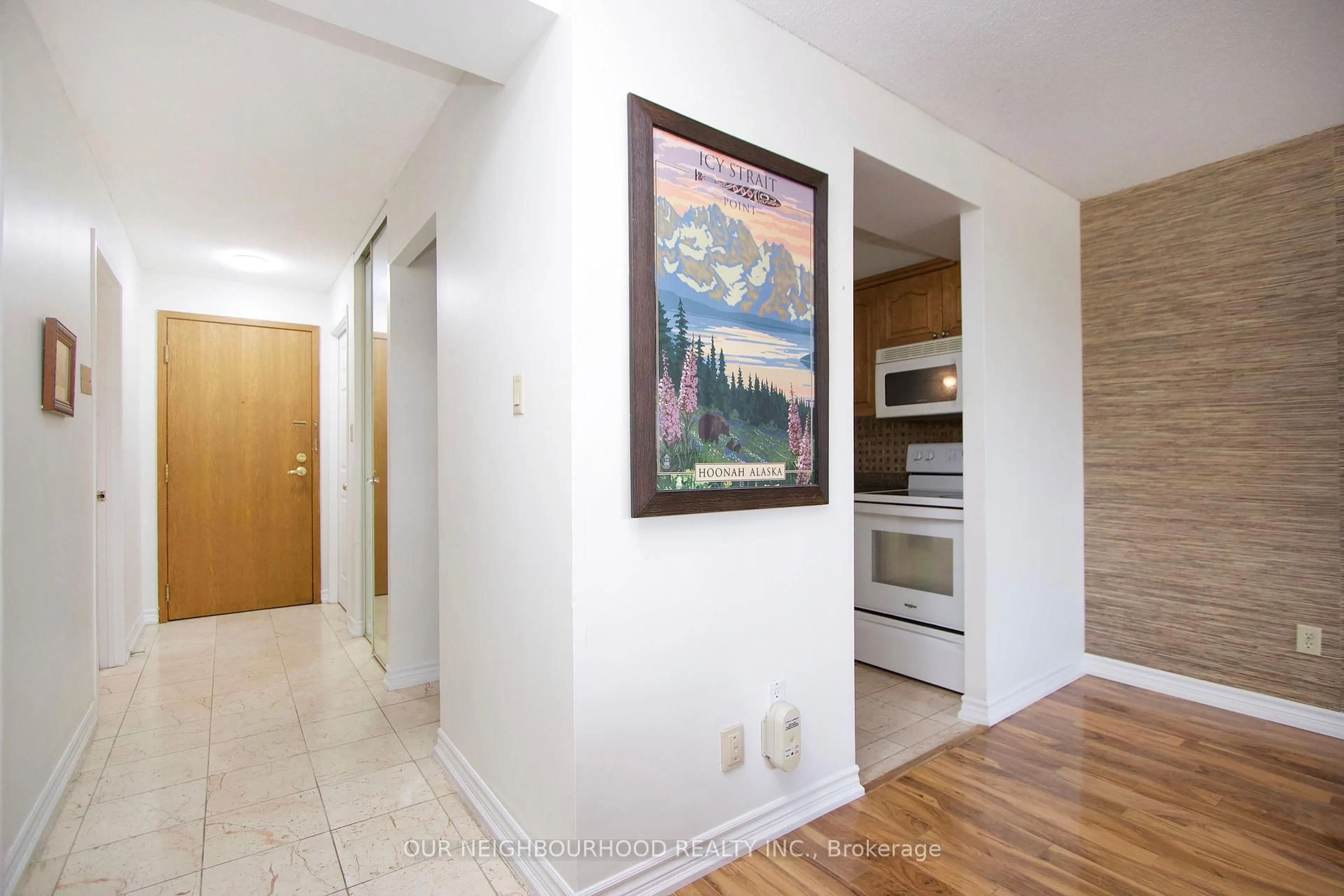 Indoor entryway for 80 Athol St #203, Oshawa Ontario L1H 8B7