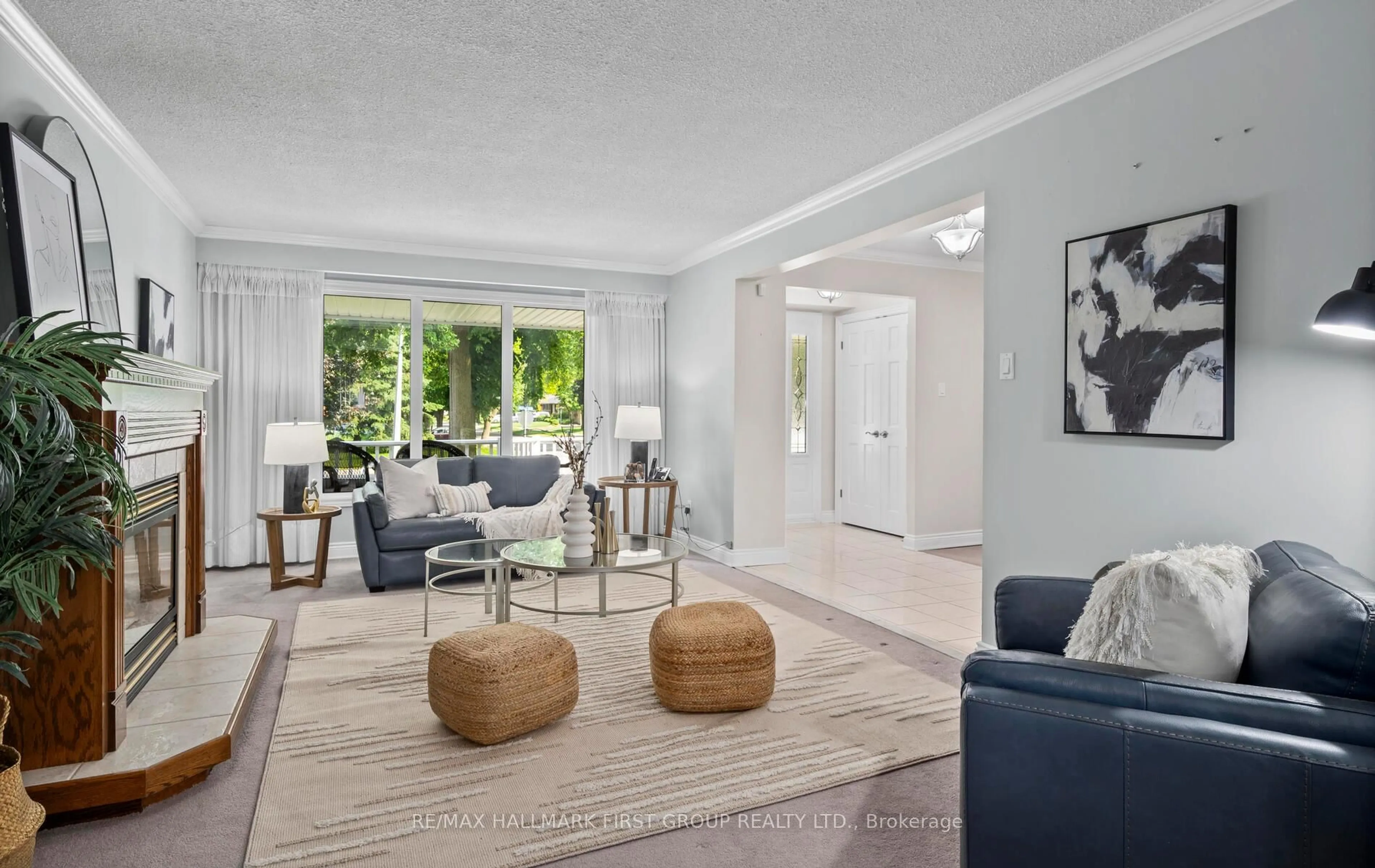 Living room with furniture, unknown for 31 Michael Blvd, Whitby Ontario L1N 5P6