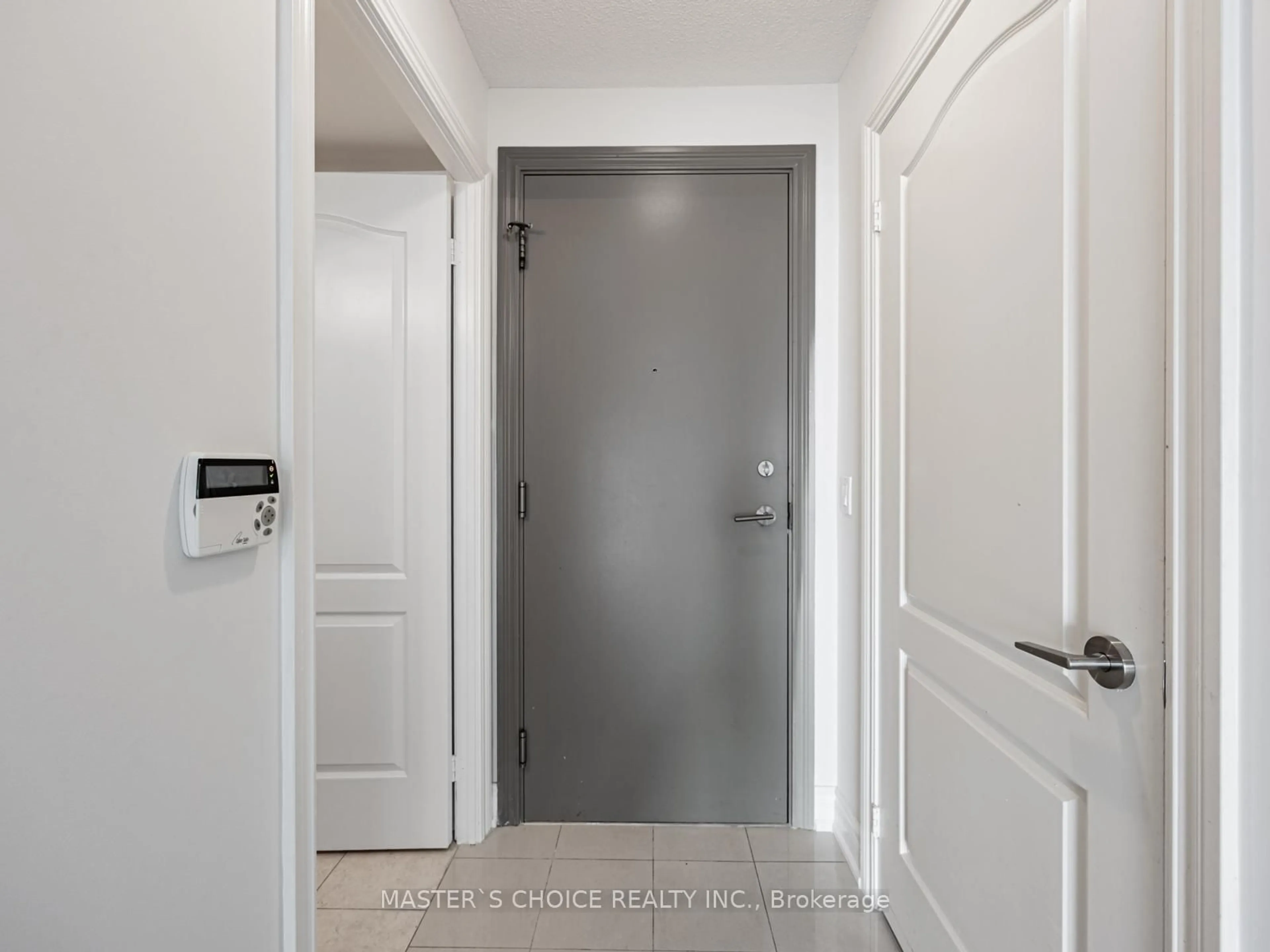 Indoor entryway for 70 Town Centre Crt #2008, Toronto Ontario M1P 0B2