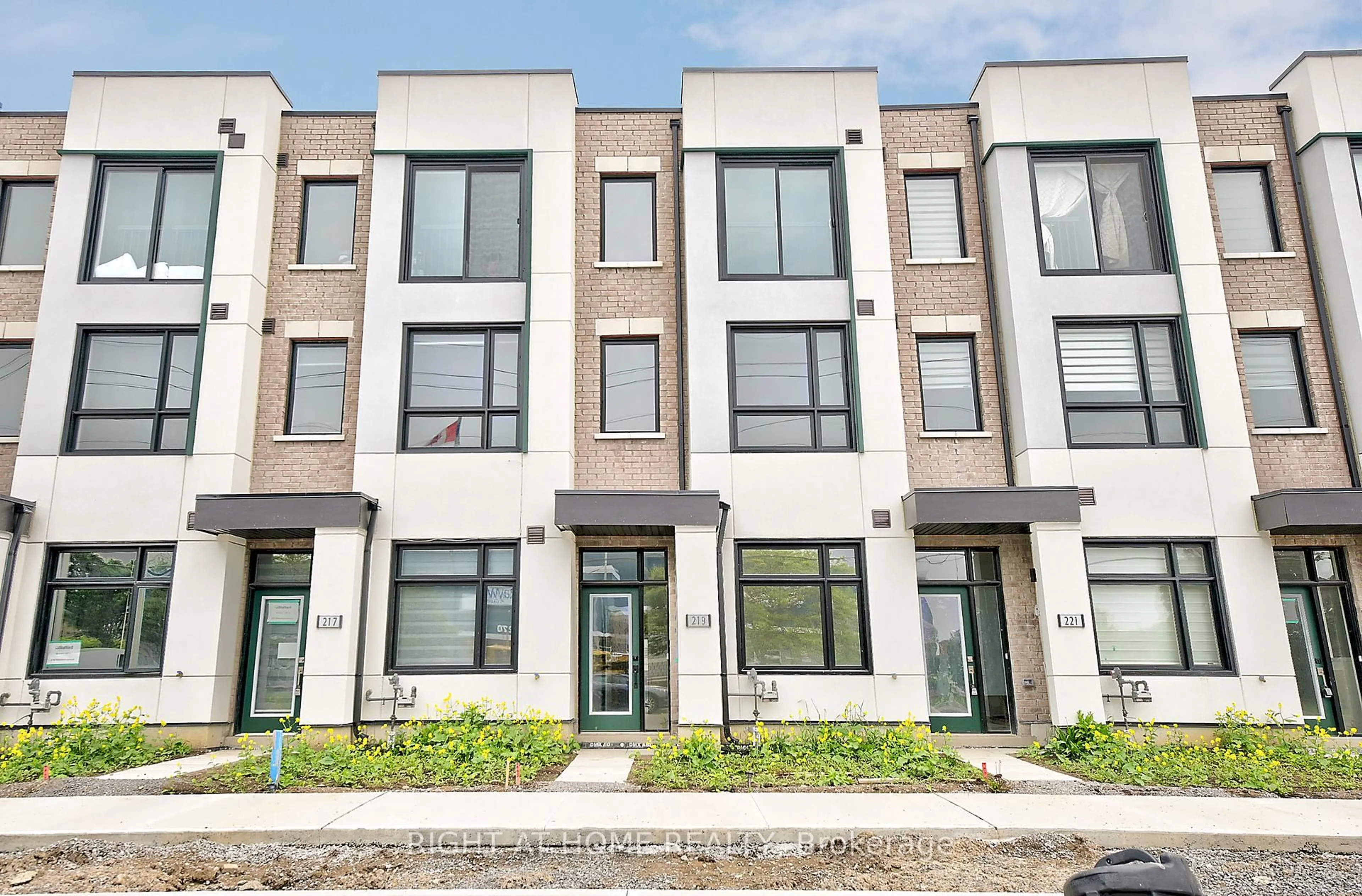 Unknown for 219 Monarch Ave, Ajax Ontario L1S 7M3
