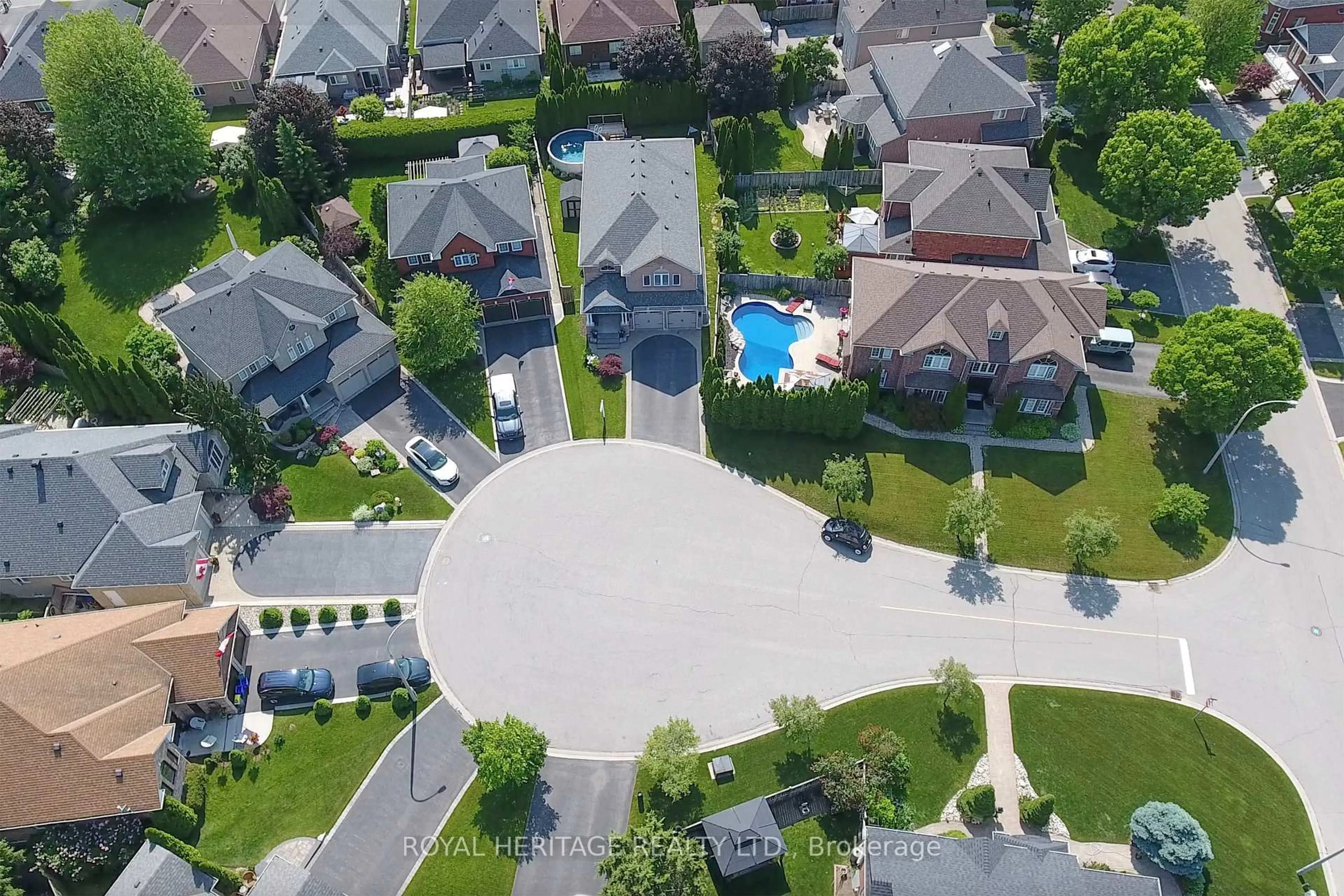 A pic from outside/outdoor area/front of a property/back of a property/a pic from drone, street for 4 Myles Crt, Whitby Ontario L1R 3B6