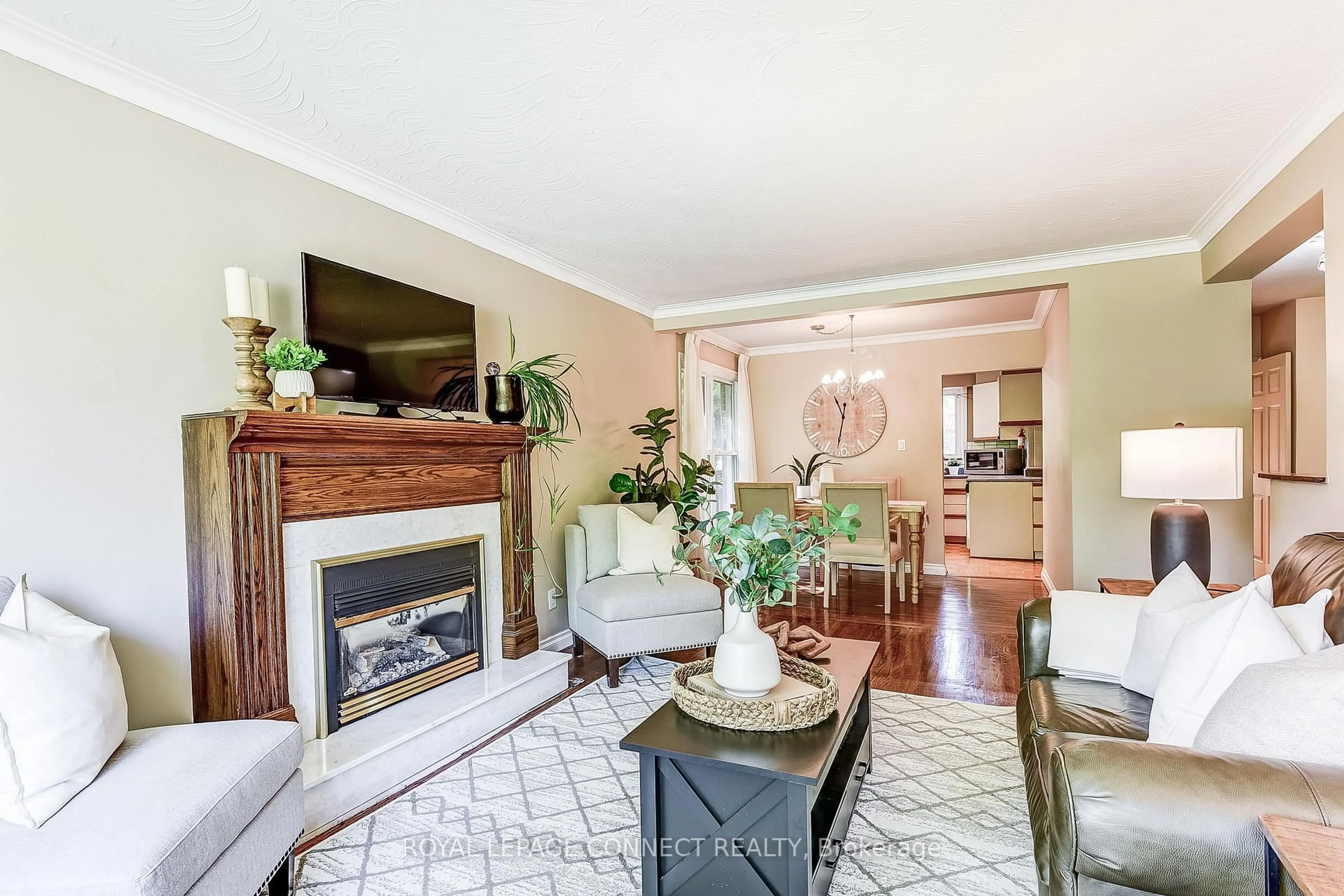 Living room with furniture, unknown for 188 Island Rd, Toronto Ontario M1C 2P8
